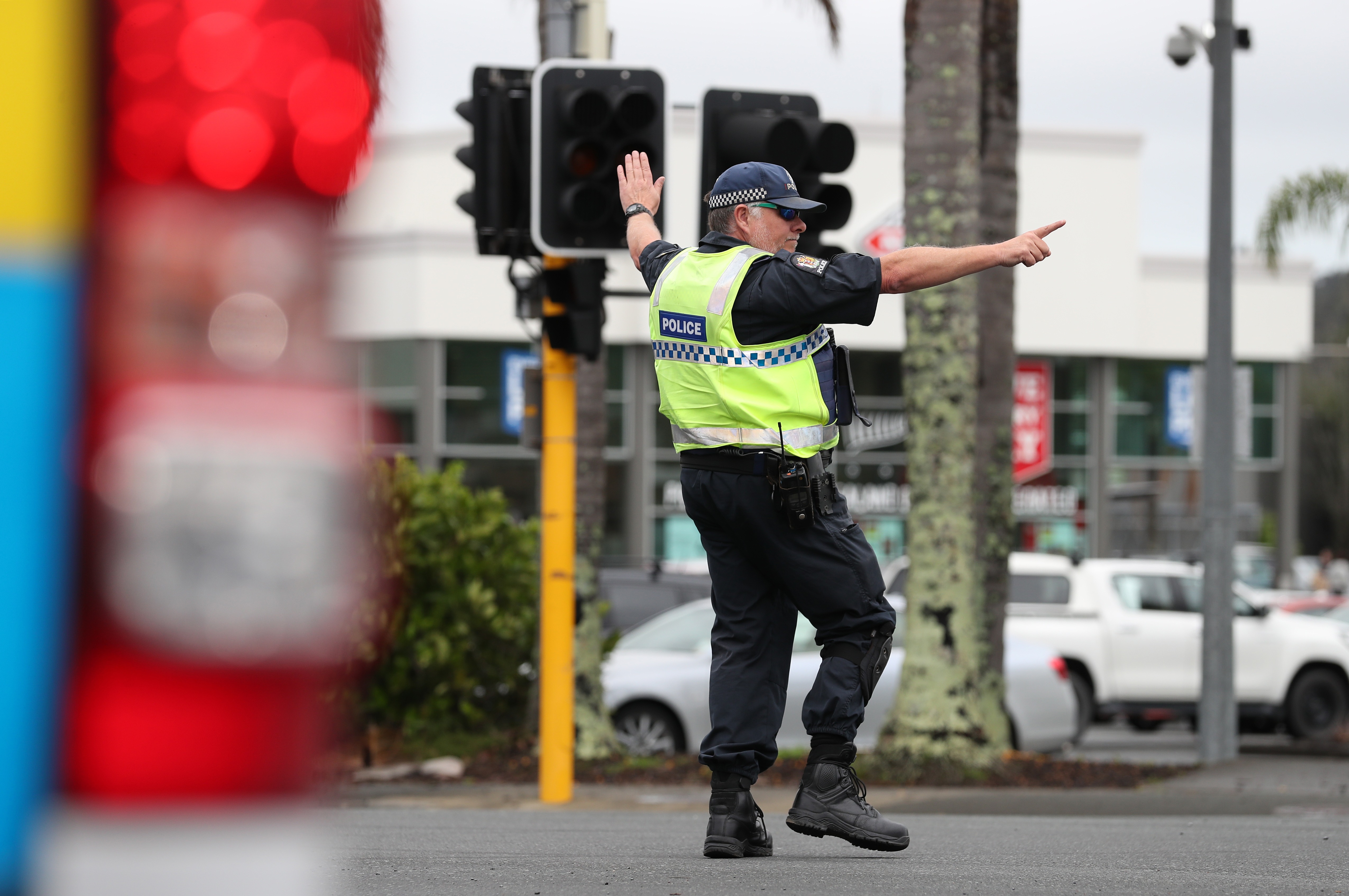 A police officer controls the traffic on Whangarei’s Bank St/Kamo Rd/Mill Rd intersection after a major power outage. Photo / Michael Cunningham