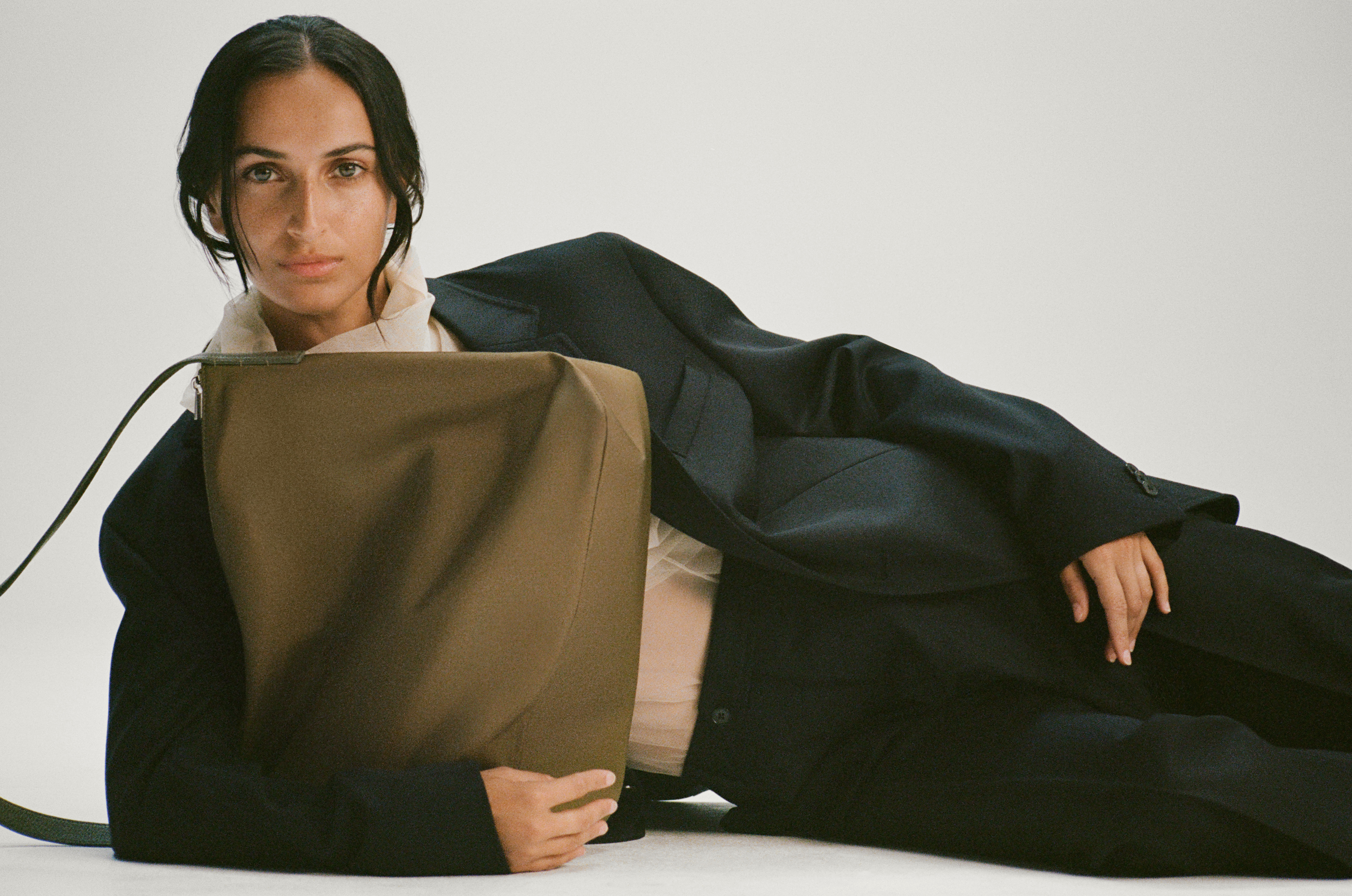 Yu Mei's latest release spotlights a big bag that gets the job done.