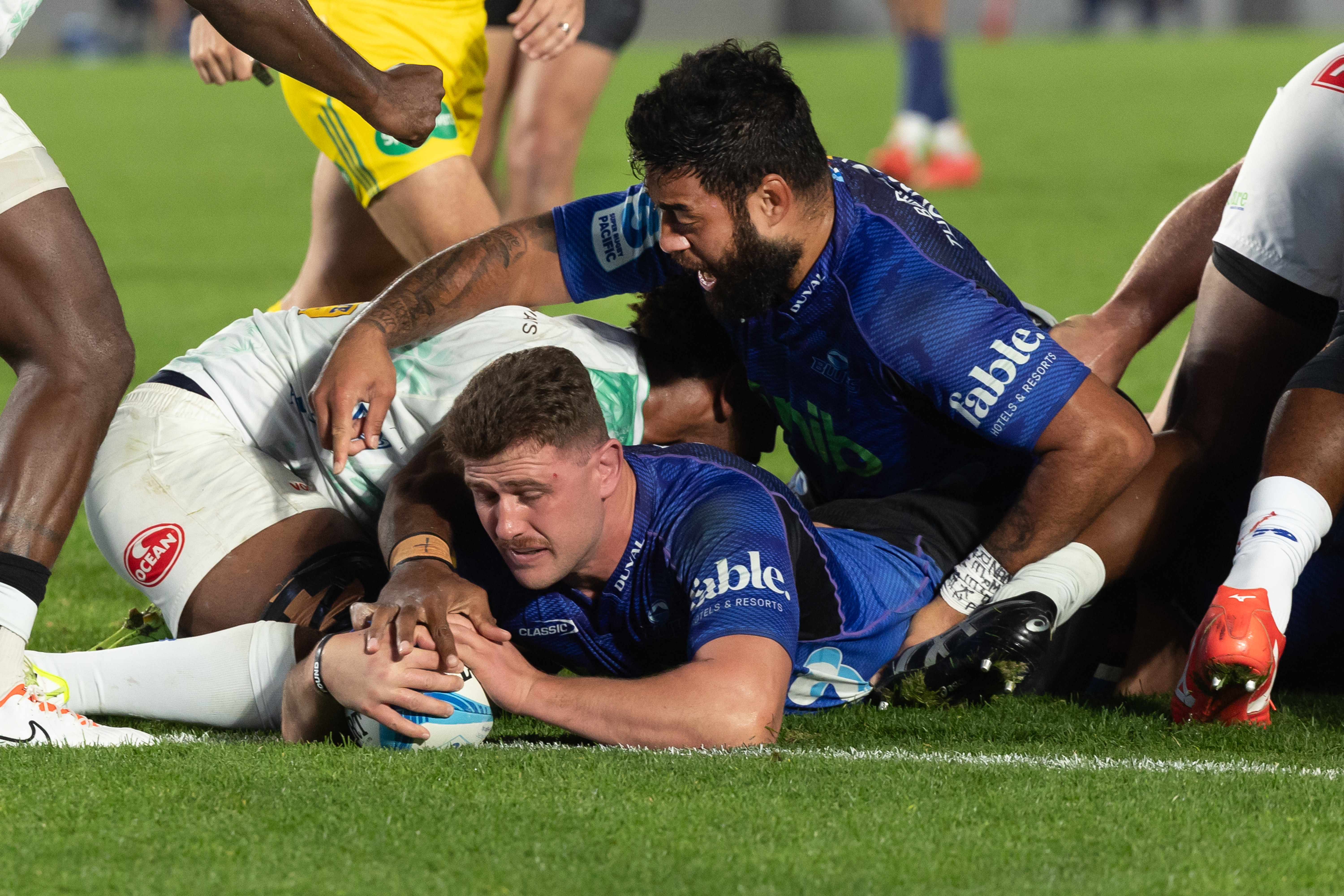 Dalton Papali'i scores the opening try against the Fijian Drua. Photo / Photosport