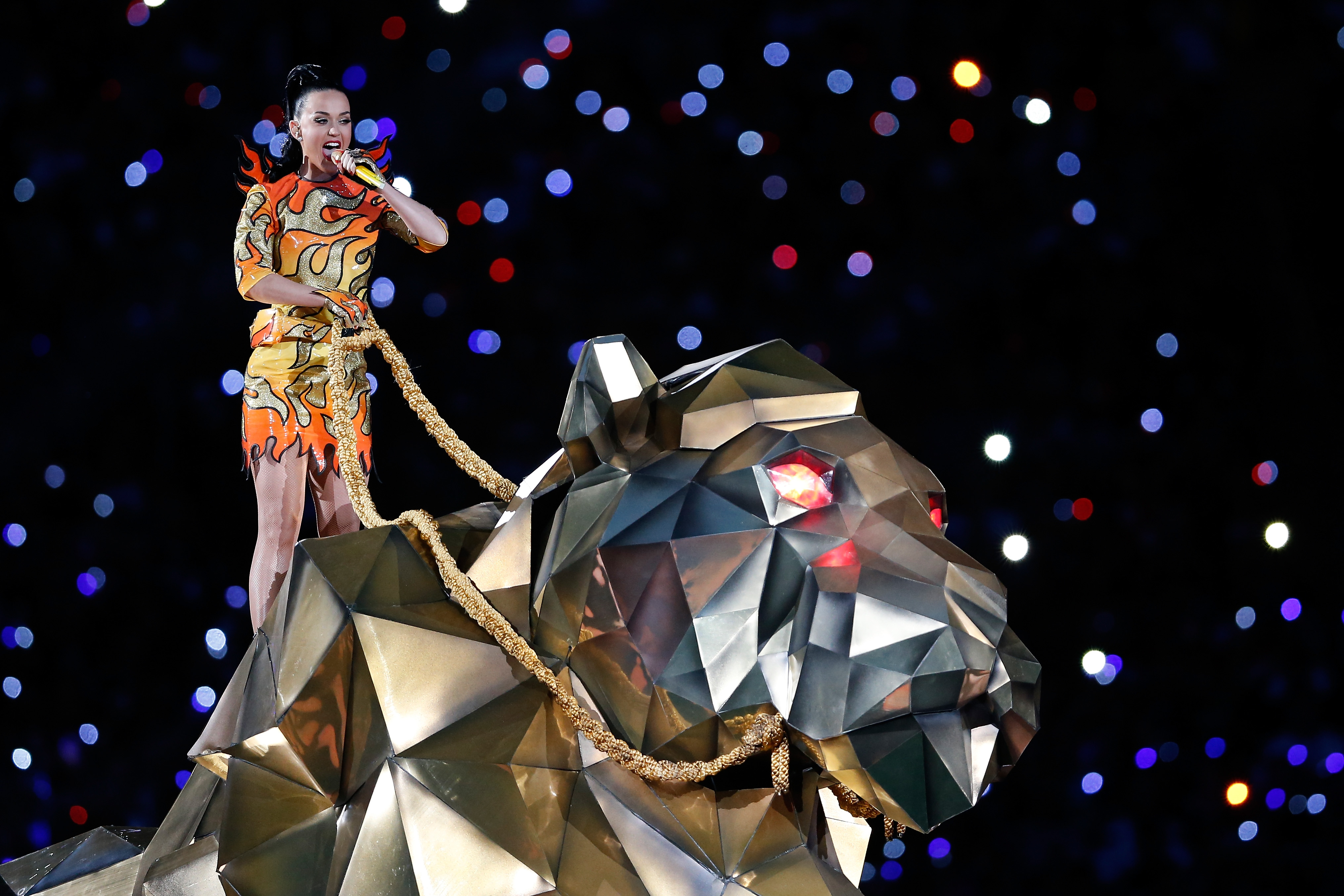 Singer Katy Perry performs during the Super Bowl XLIX Halftime Show at University of Phoenix Stadium in Glendale, Arizona. Photo/Getty