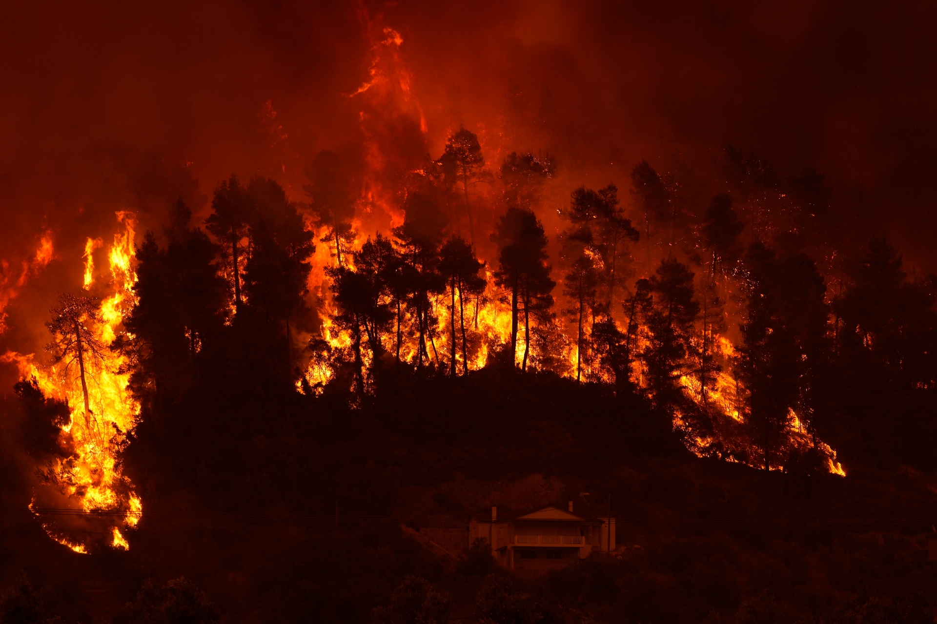 If nations couldn't keep warming within 1.5C above pre-industrial levels, the world would be doomed to see more heatwaves and more extreme fire events. Photo / AP