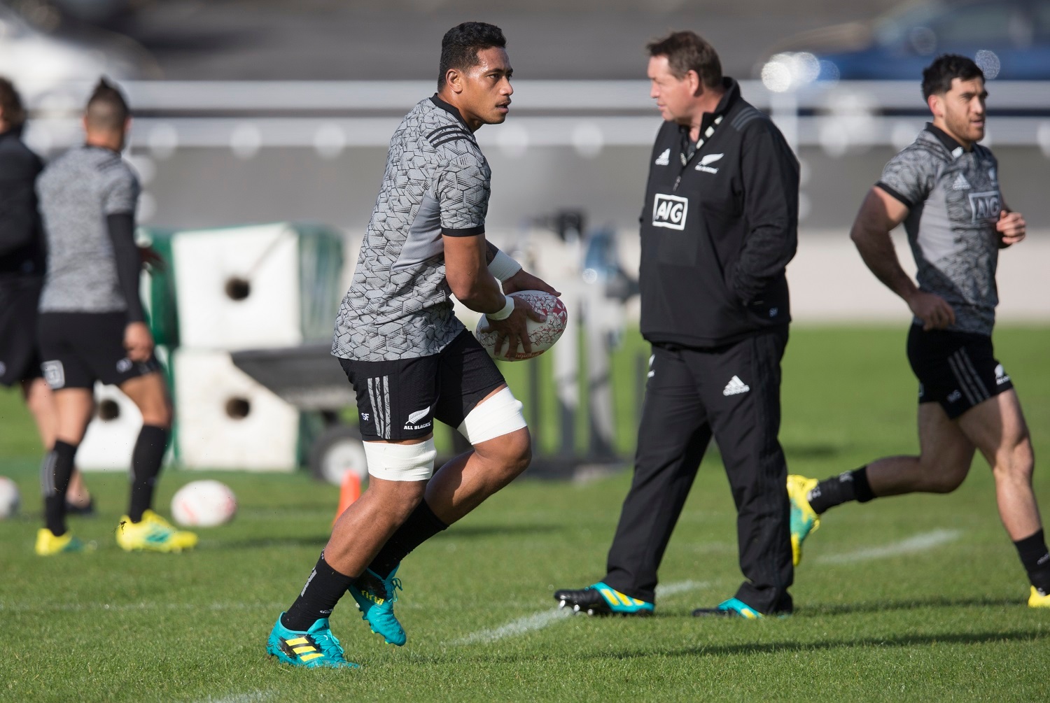 Fresh to defies @gse.football client @xhenn3 in his new @commanders all  blacks