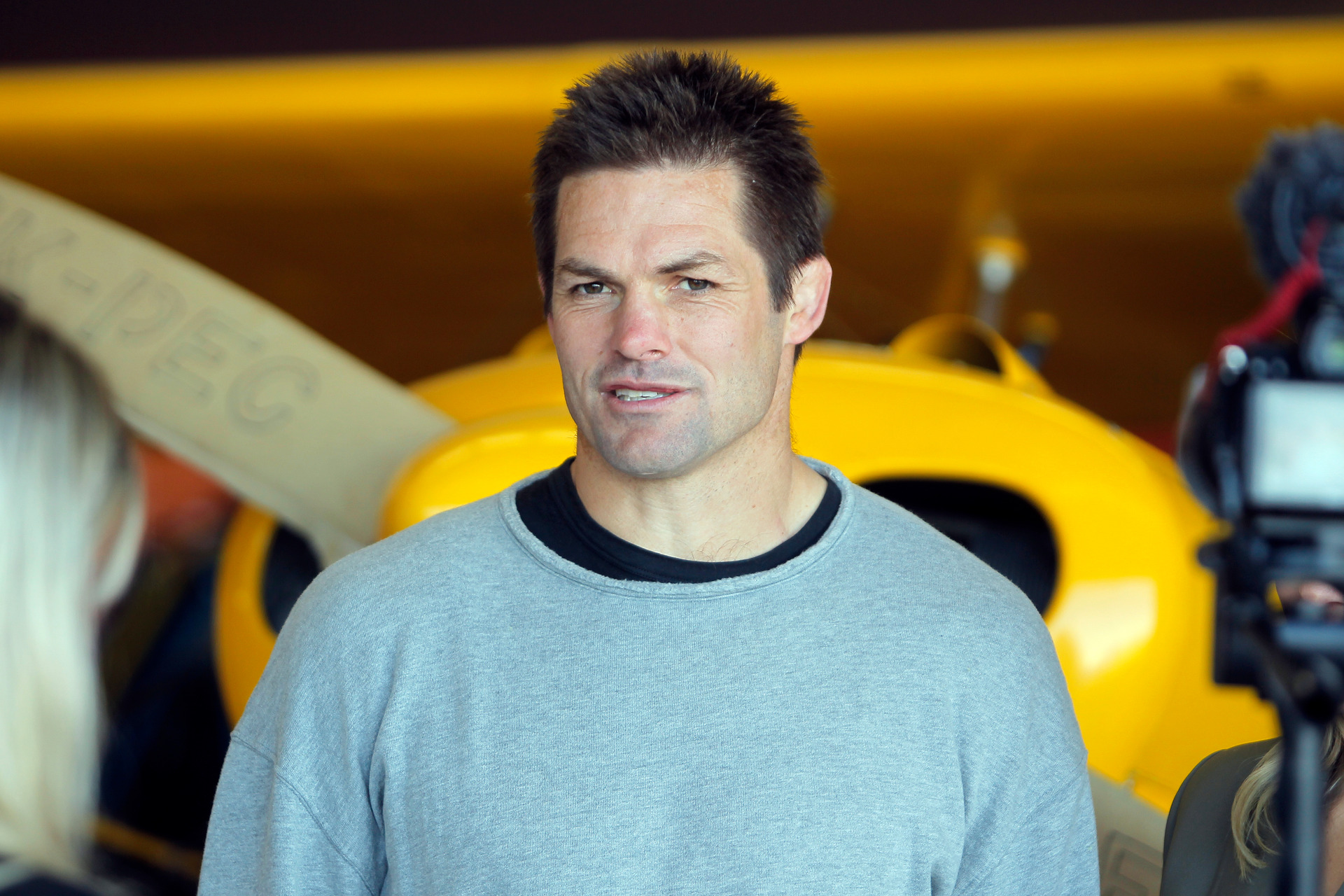All Blacks Legend Richie Mccaw Skydives In Tauranga Teams Up With Tourism Nz Nz Herald