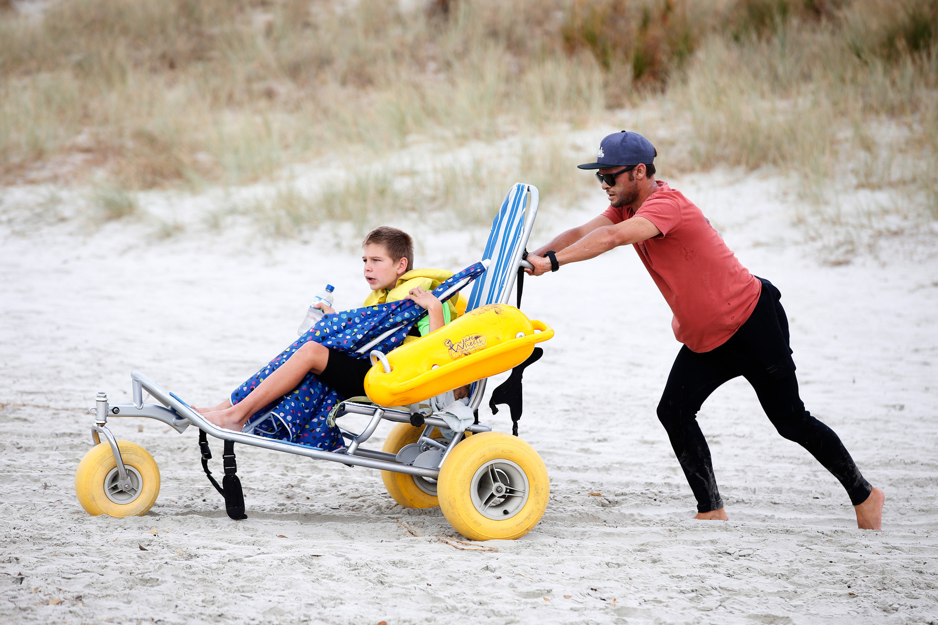 Reuben Leslie from Whangārei and surf instructor Simon Egginton head to the surf.