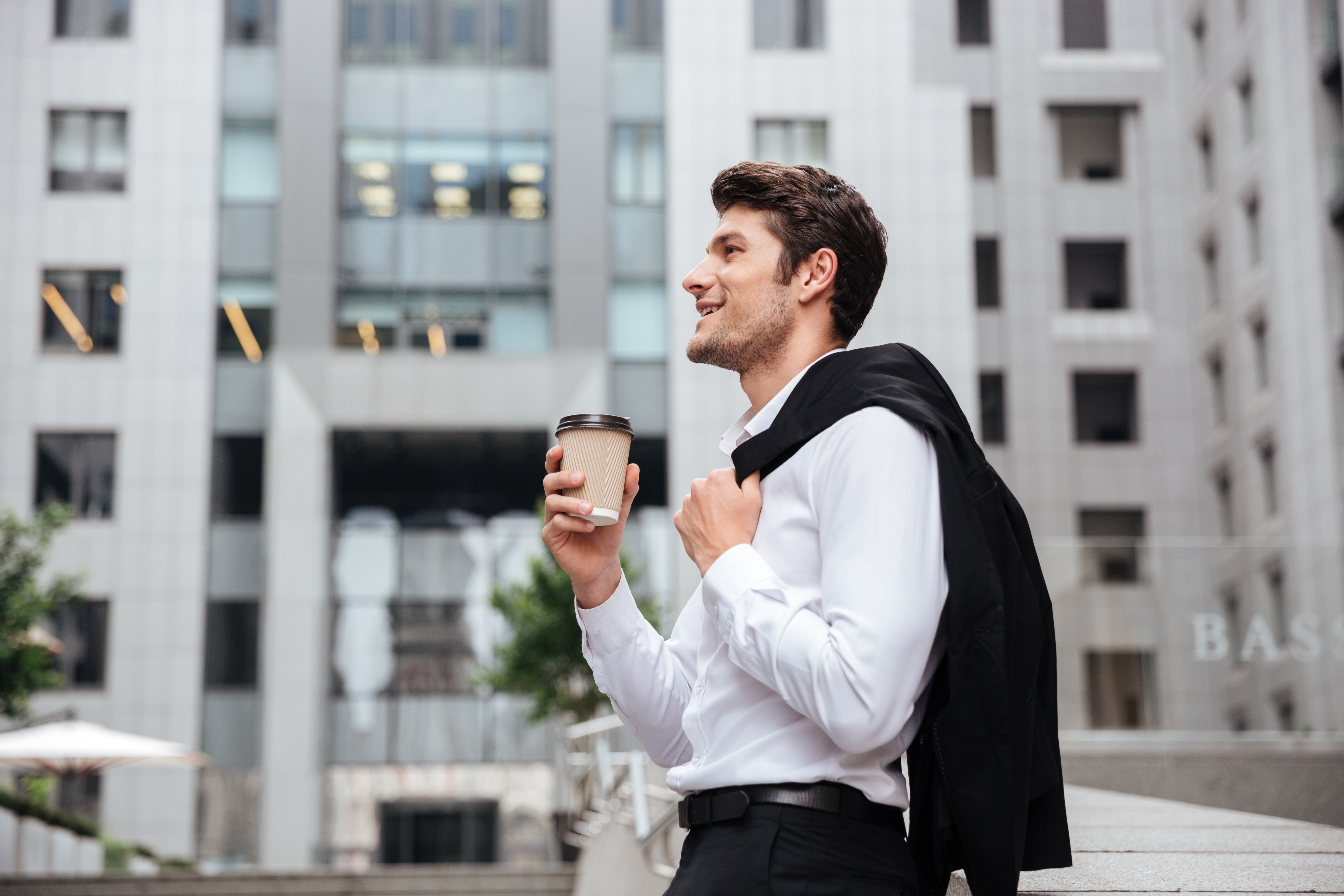 Short pauses, like taking a few breaths or a brief walk, can lead to significant self-reflection and better decision-making. Photo / 123rf