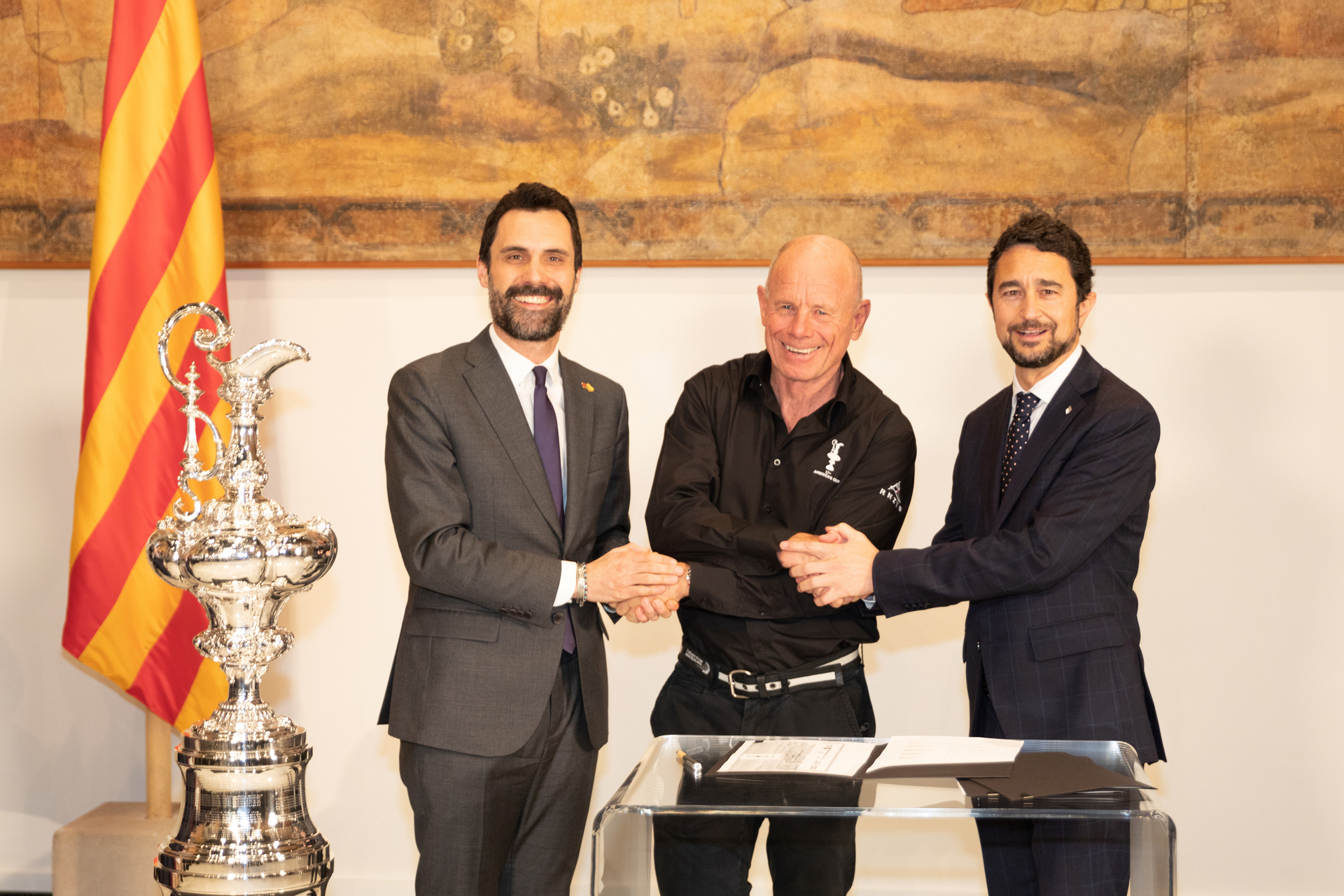Team New Zealand boss Grant Dalton (centre) with Roger Torrent, minister of business and work of Catalonia (left) and Damiá Calvet, vice president of Urban Policies and Natural Spaces of the Barcelona Metropolitan Area and former president of the Port of Barcelona during the official announcement of the city's hosting duties in 2022. Photo / Photosport