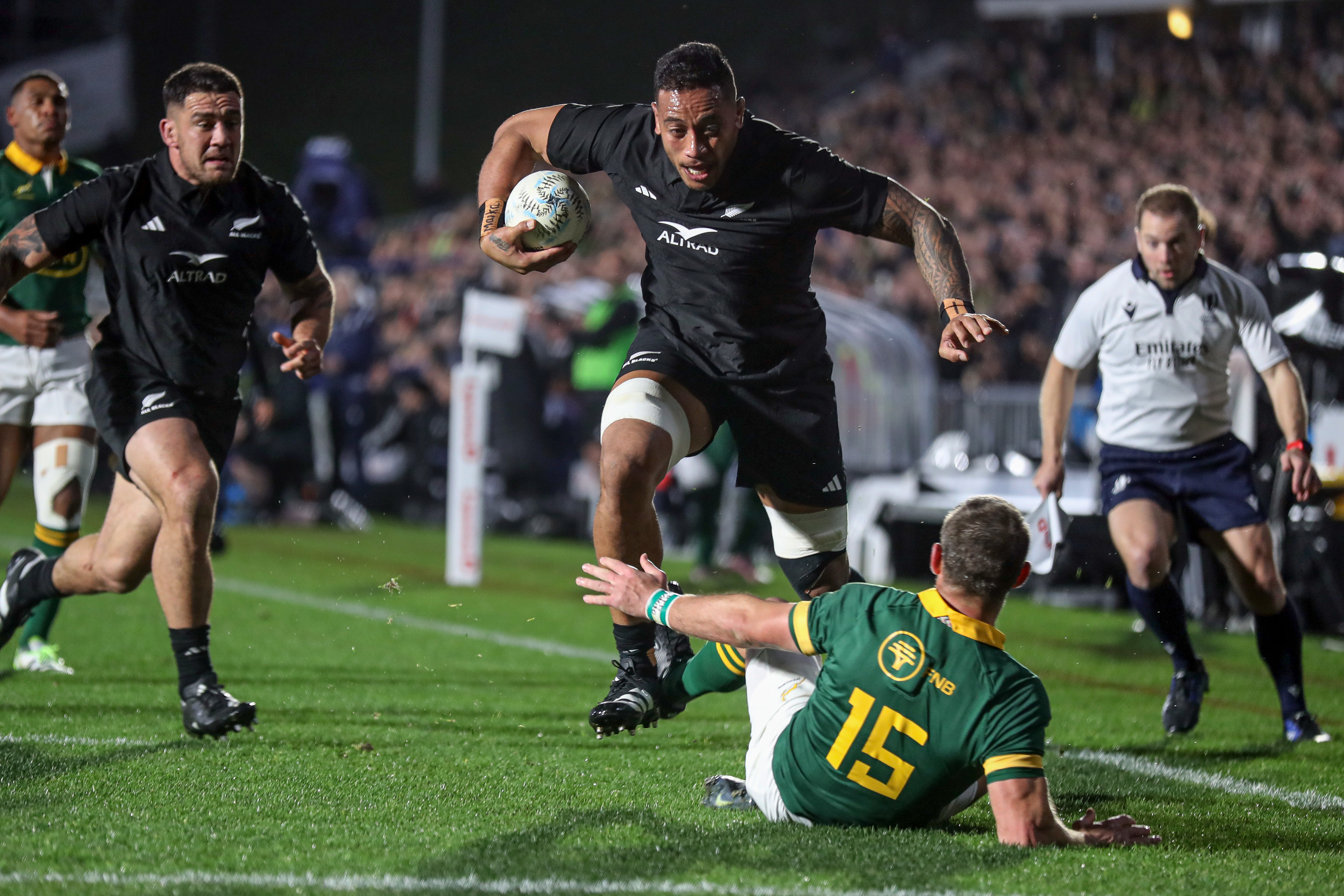 Shannon Frizell steamrolls Springboks fullback Willie le Roux on his way to a try. Photo / Photosport
