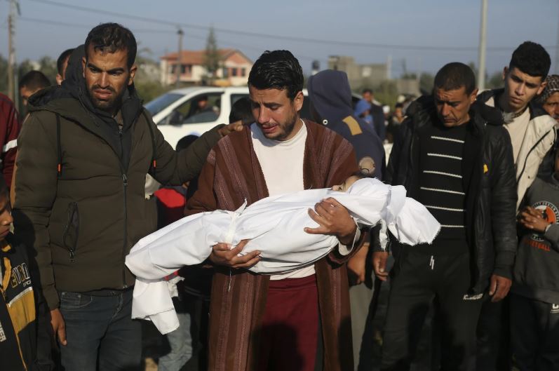 Palestinian Abdul Rahman Sharif holds the body of his 4-year-old son Abdul Rahman Muamm at his funeral yesterday. The boy was killed in the Israeli bombardment of the Gaza Strip. Photo / AP