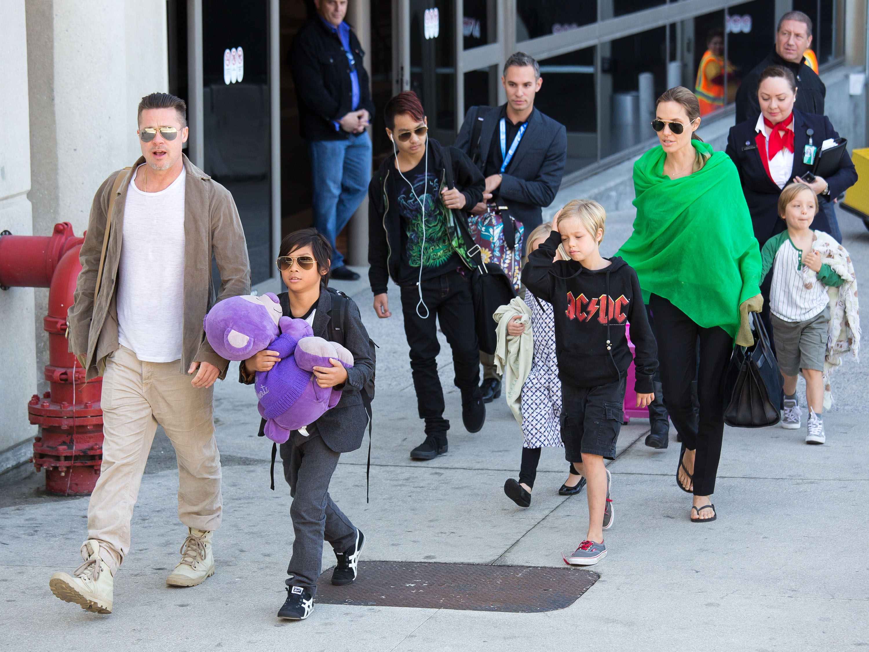 Brad Pitt and Angelina Jolie are seen after landing at Los Angeles International Airport with their children, Pax Jolie-Pitt, Maddox Jolie-Pitt, Shiloh Jolie-Pitt, Vivienne Jolie-Pitt and Knox Jolie-Pitt on February 5, 2014. Photo / Getty Images