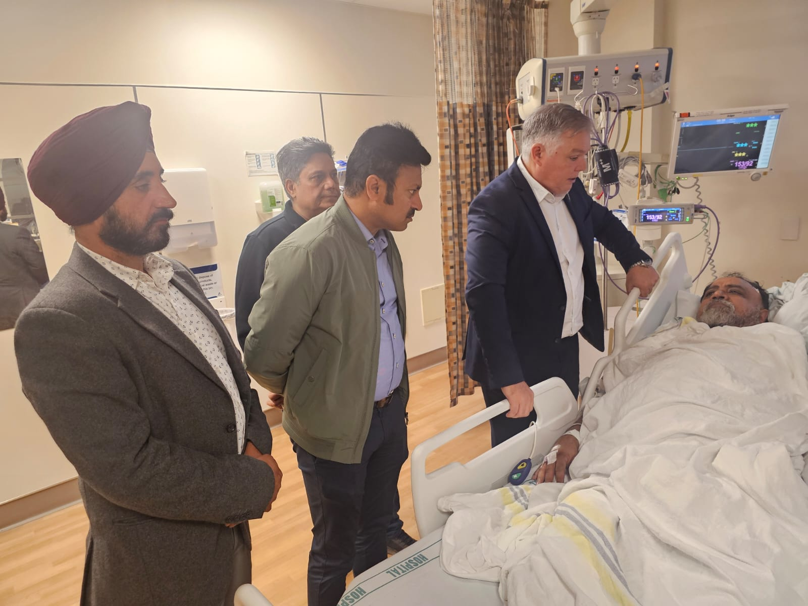 Police Minister Mark Mitchell visiting Gurdeep Singh in Auckland Hospital the day after he was attacked.