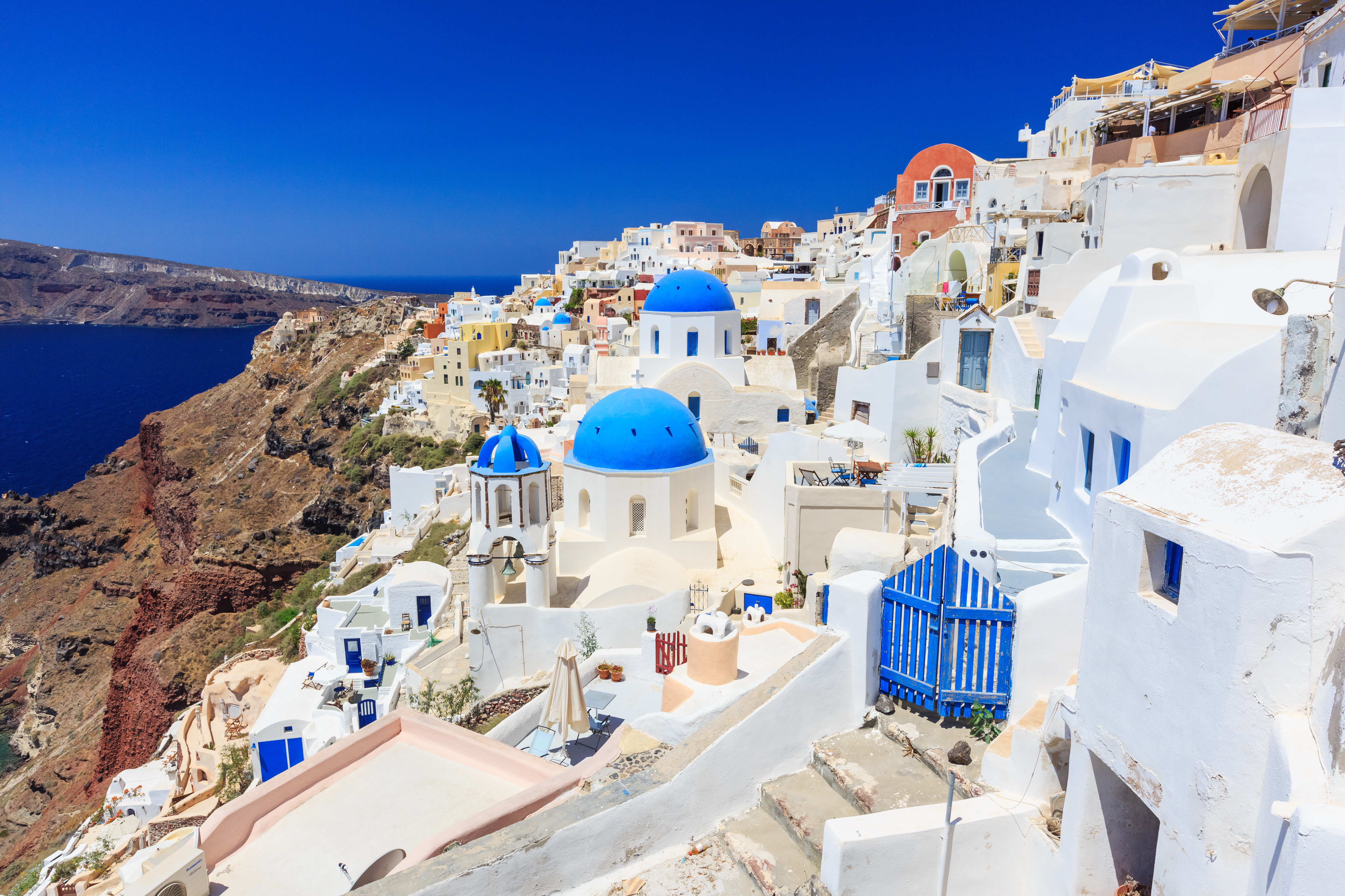 Plan the perfect Santorini getaway with the best stays, eateries, and accommodations. Photo / 123rf
