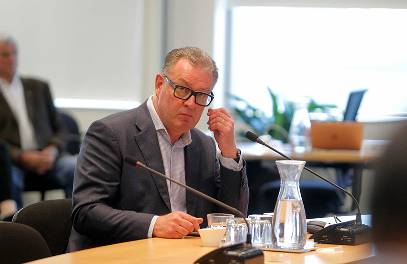 Observation Team chairman Peter Winder speaks at a Tauranga City Council extraordinary meeting today.  Photo / George Novak