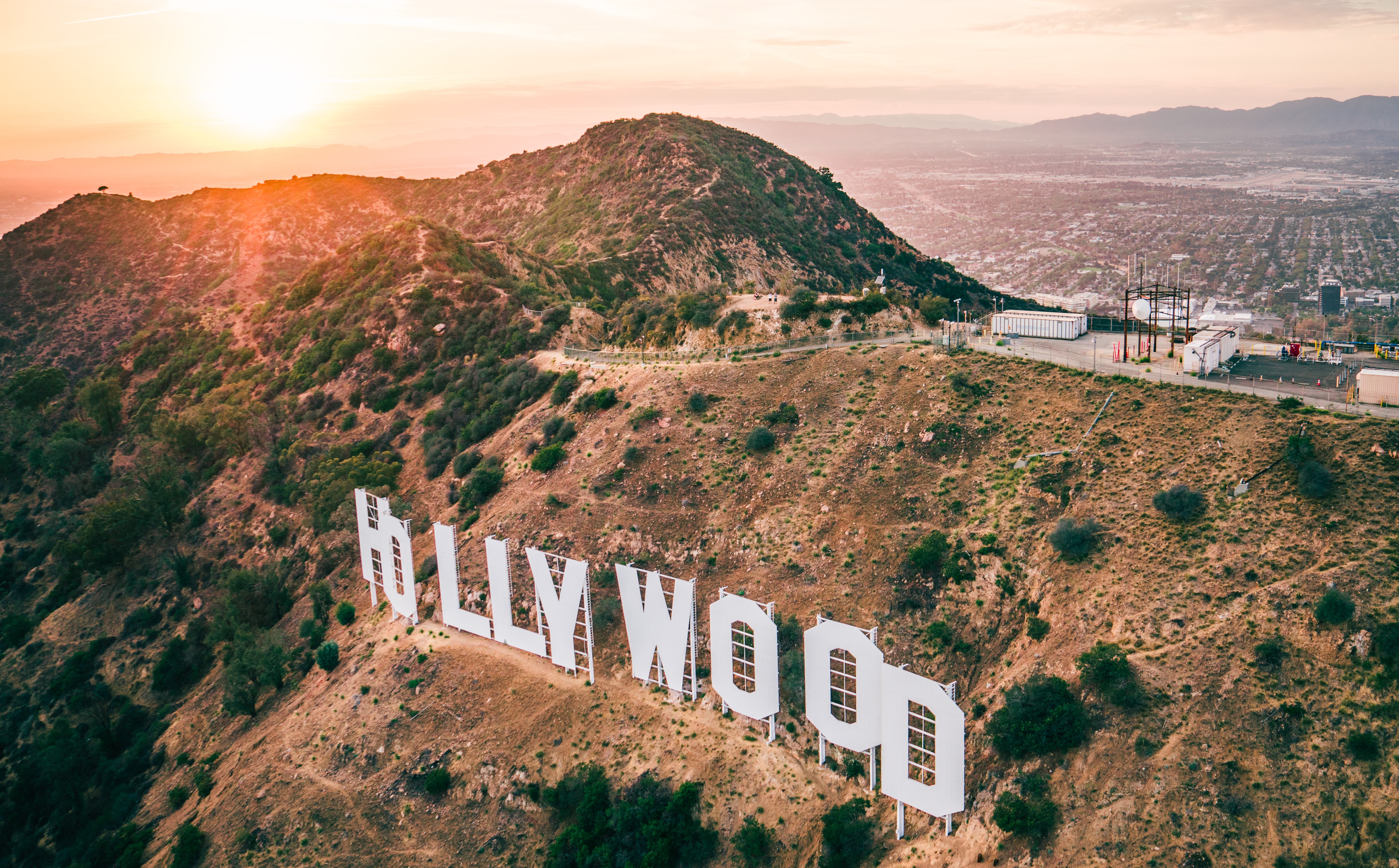 22 Best Things to Do in Hollywood for Both Tourists and Locals