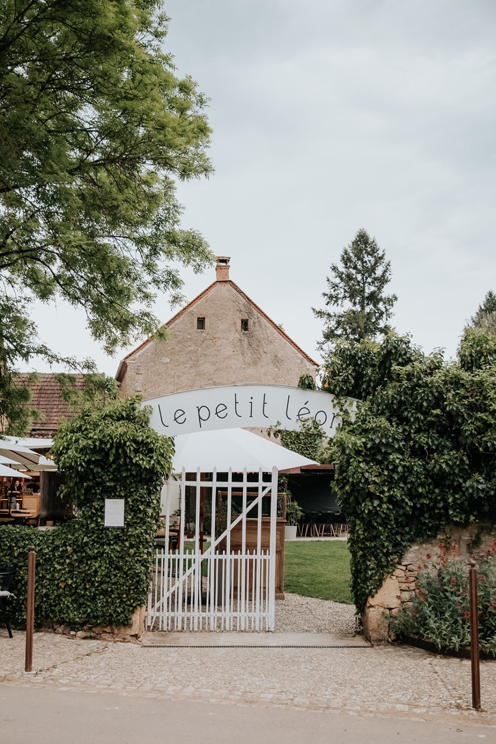 Le Petit Léon is located in the heart of Saint-Léon-sur-Vézère in the South of France.