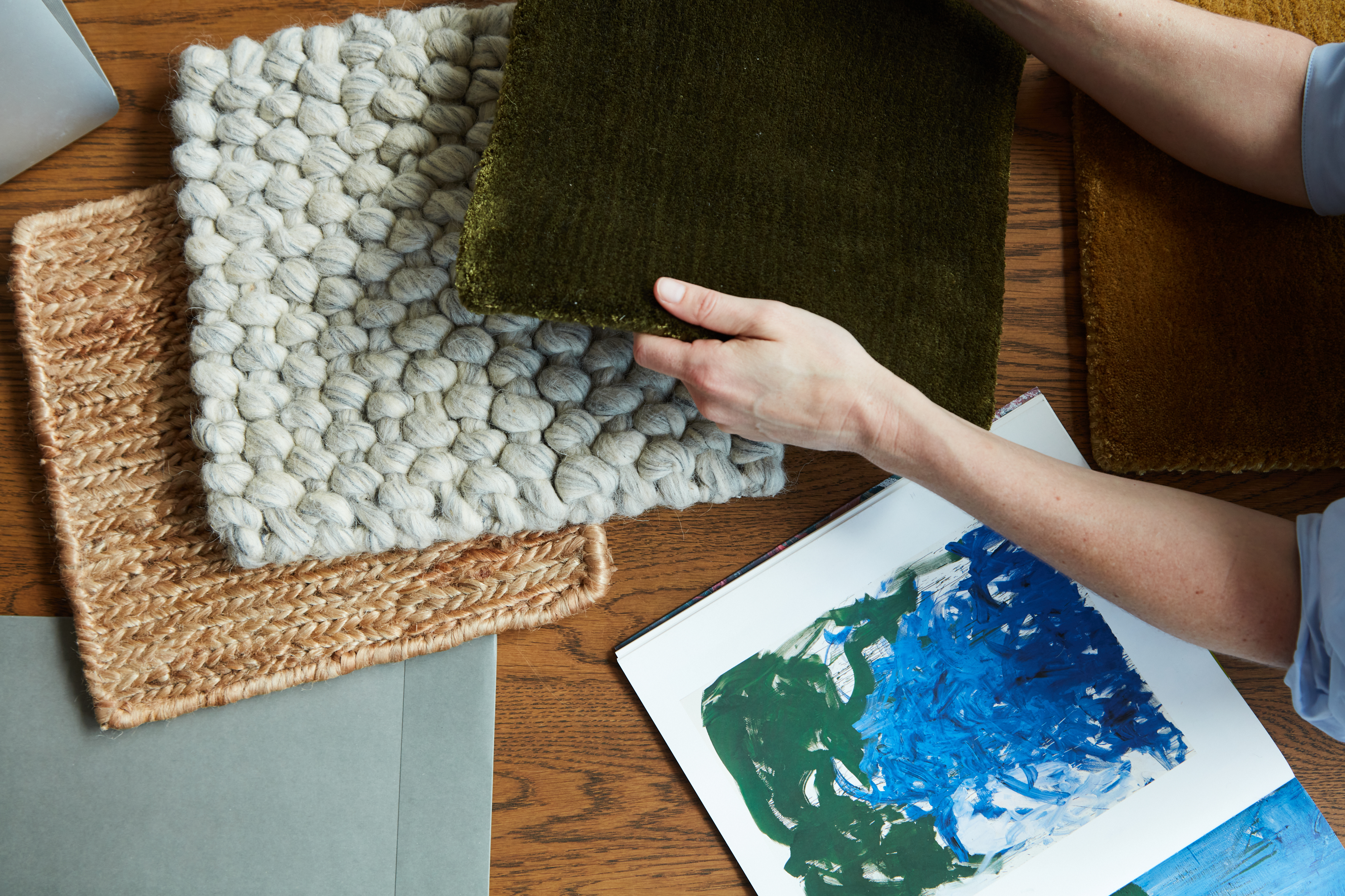 Nodi rugs are handcrafted without the use of industrial machinery.