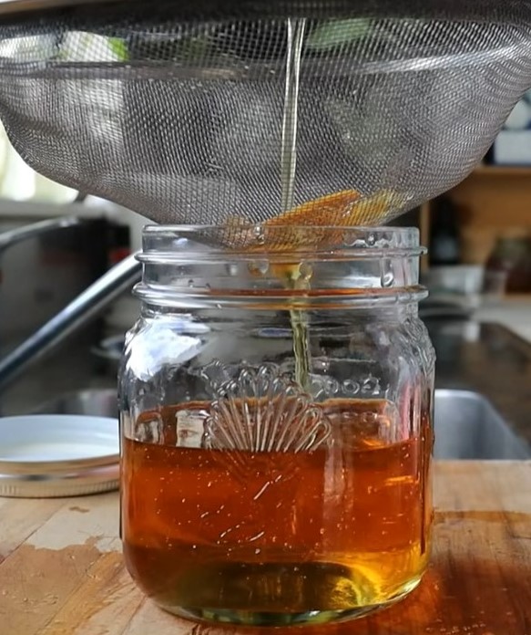 Scott shows viewers how to make their own golden syrup. Photo / Stacey Scott