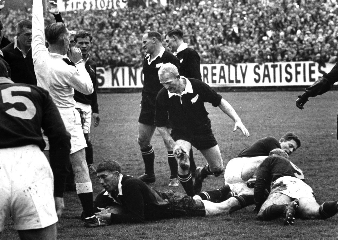 Kel Tremain scores a try against the Springboks in 1965 with support from Dick 