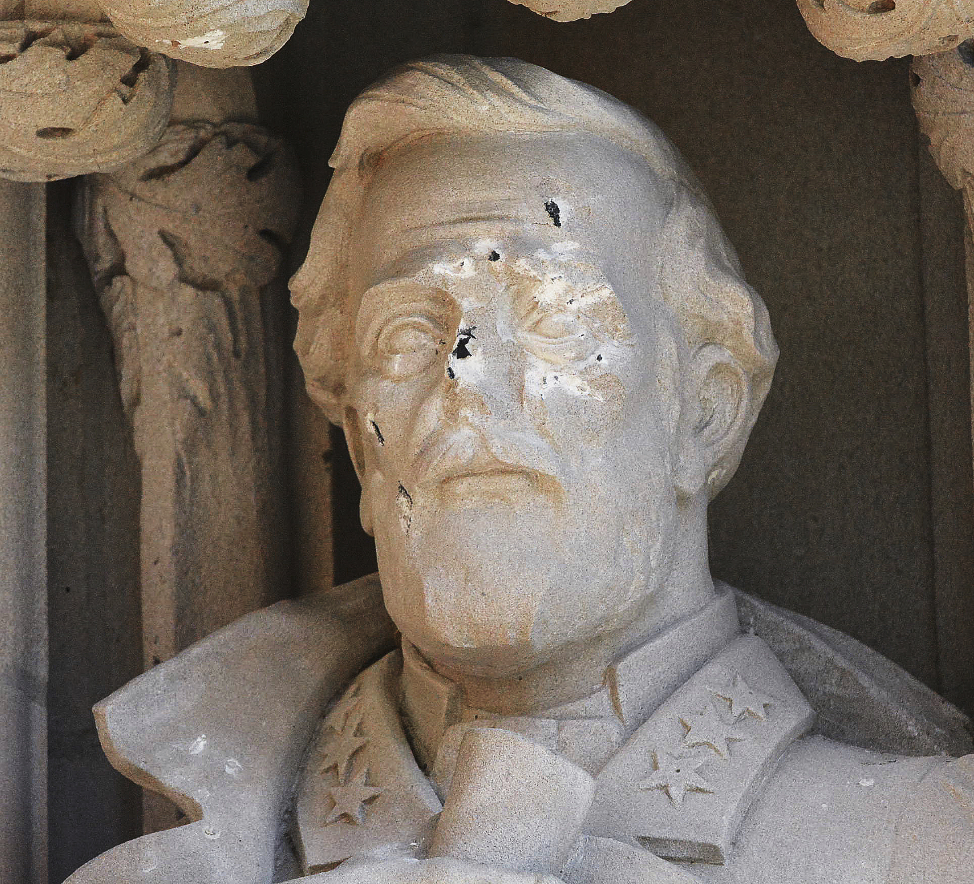 The defaced Gen. Robert E. Lee statue stands at the Duke Chapel in Durham, North Carolina. Photo / AP