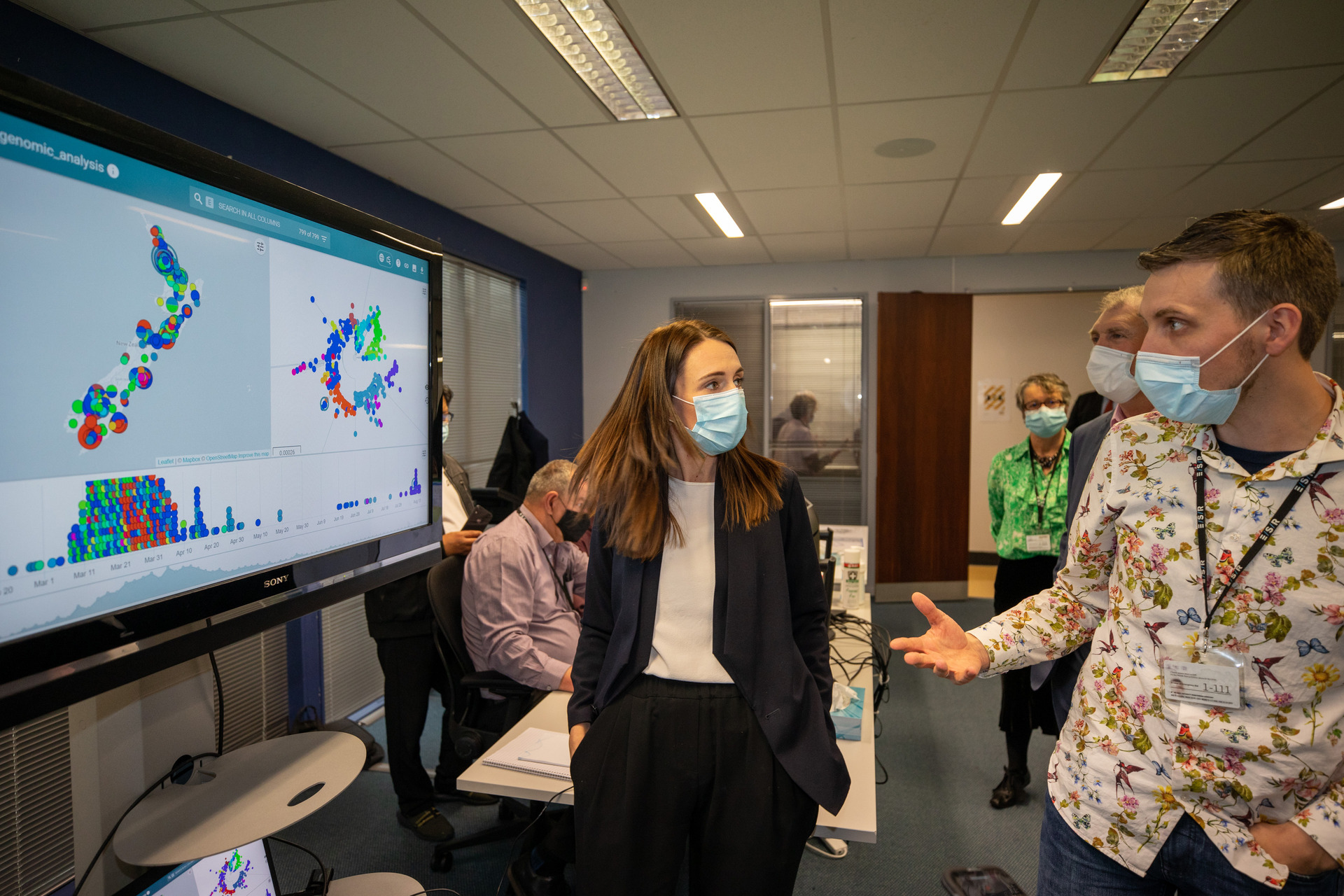 Prime Minister Jacinda Ardern talks with Dr Joep de Ligt during an August visit to ESR. Photo / RNZ