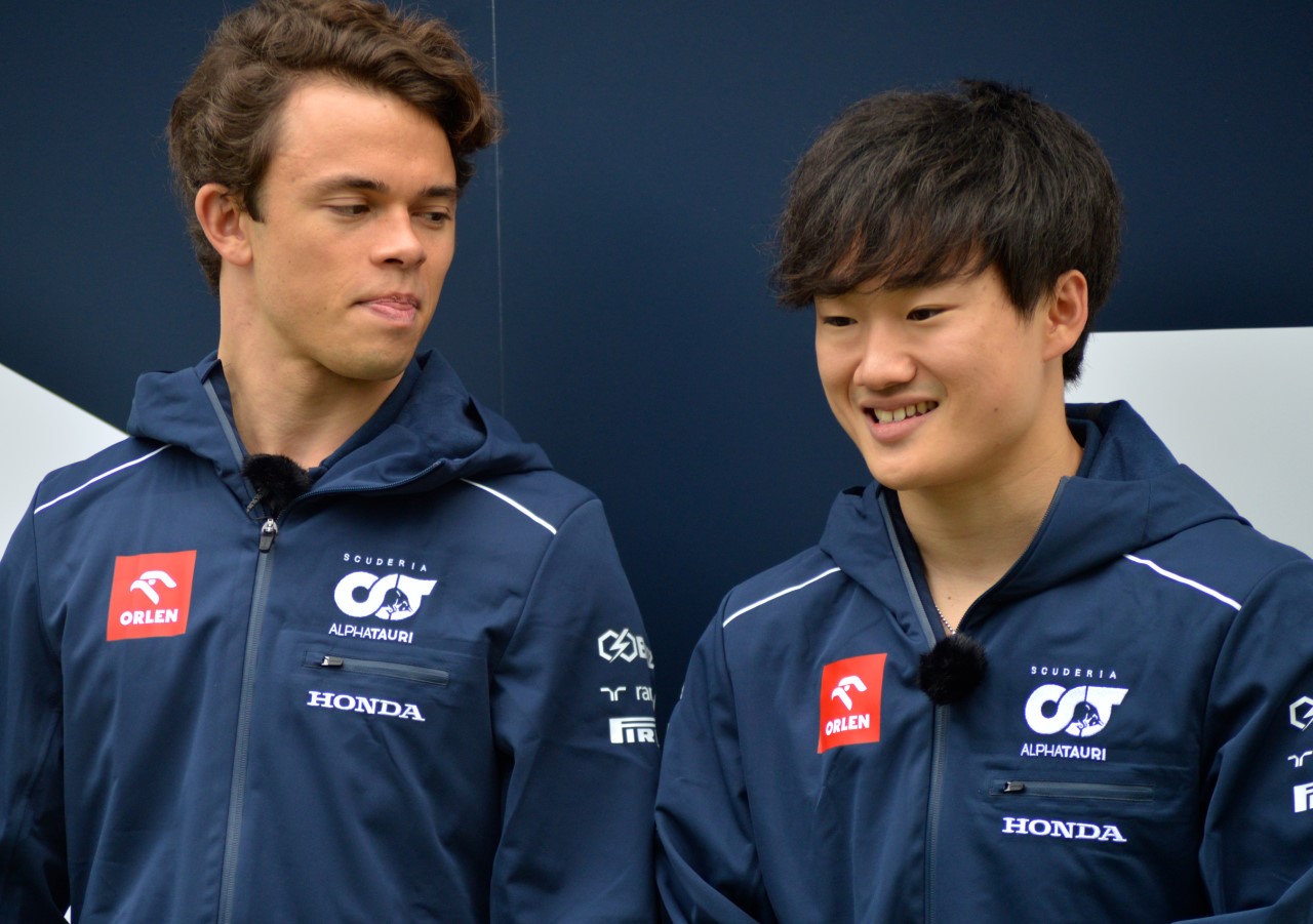 Nyck de Vries (left) is on a