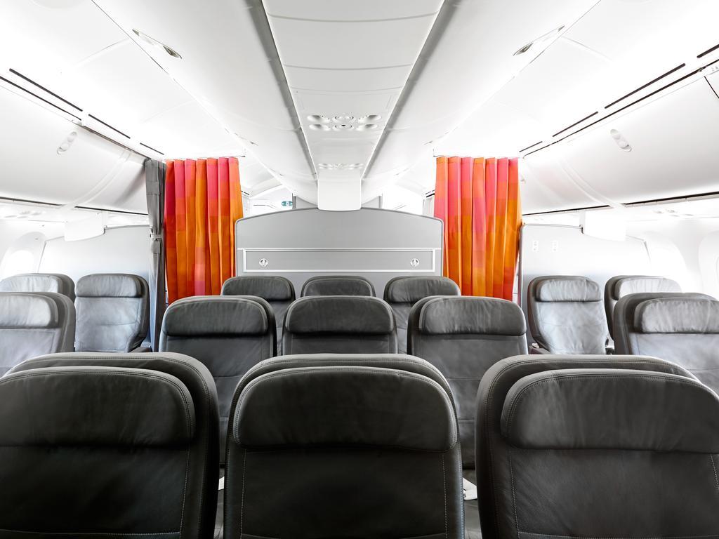 LOT Economy Class on short- and midhaul routes