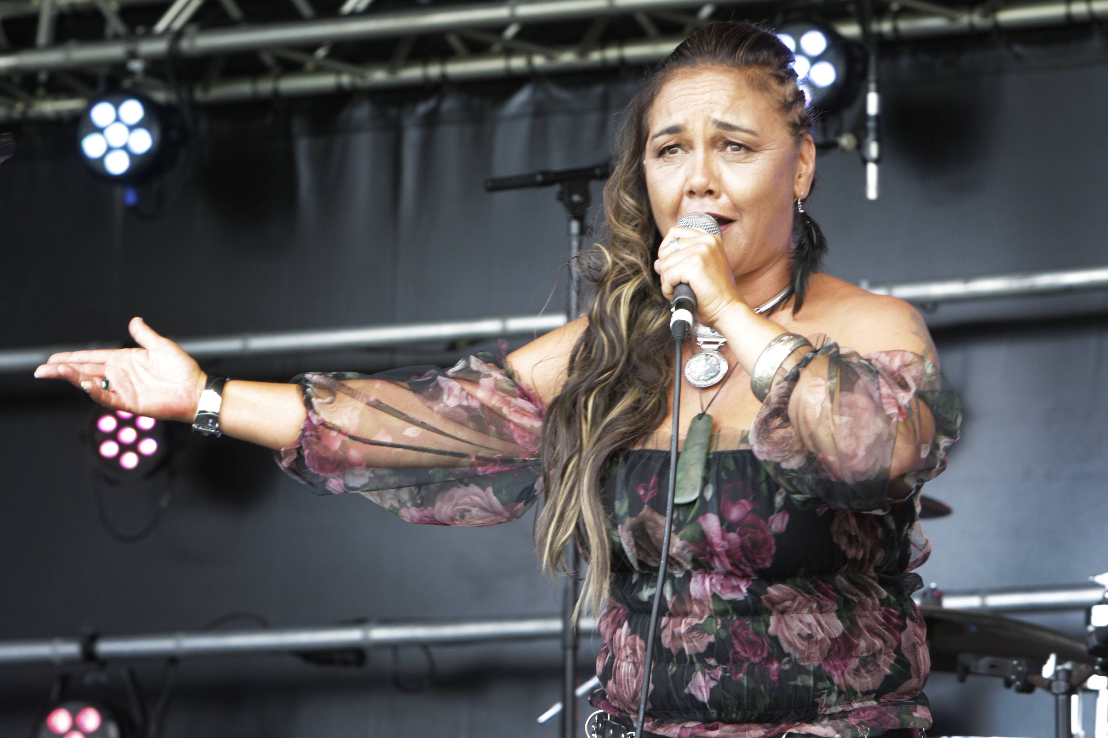Lisa Gordon from Tempist Fujit gets the crowd rocking. Photo / Tania Whyte