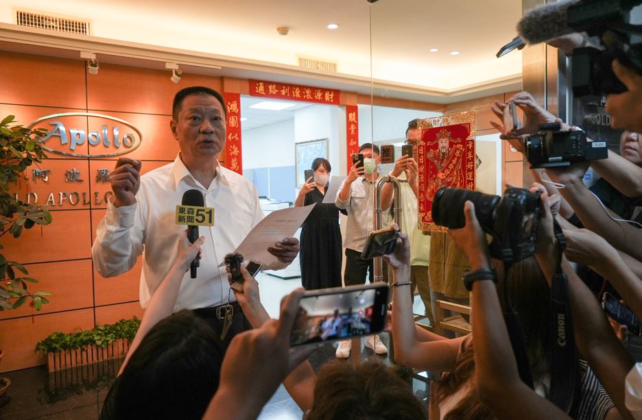 Hsu Ching-kuang, head of Taiwanese company Gold Apollo, speaks to the media outside the company's office in New Taipei City. Photo / AFP