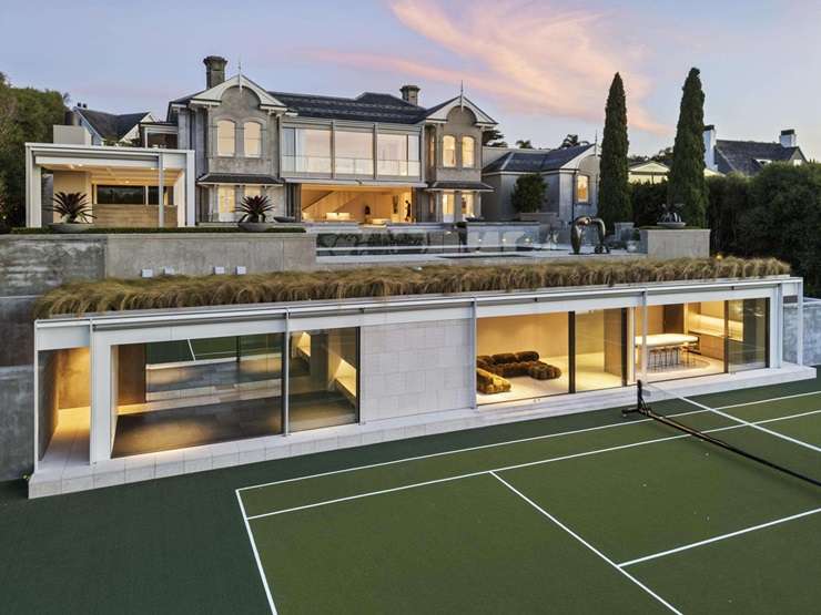 Rich lister property developer Kurt Gibbons has sold his waterfront Herne Bay mansion on Marine Parade.