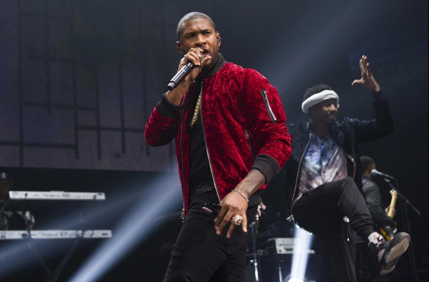 USHER. LAS VEGAS. APPLE MUSIC HALFTIME SHOW. #SBLVIII @Usher Raymond , usher super bowl