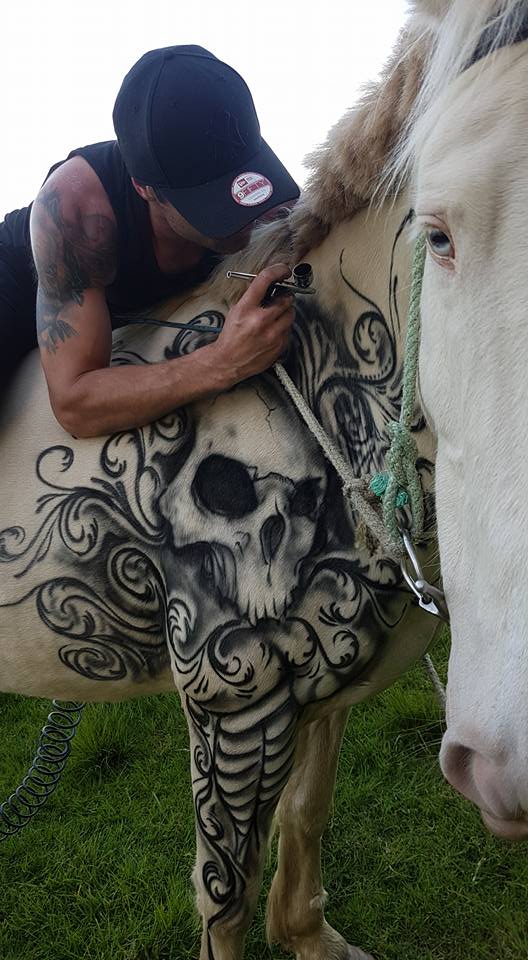Artist gives white pony a 'confidence-boosting skull tattoo' - NZ Herald