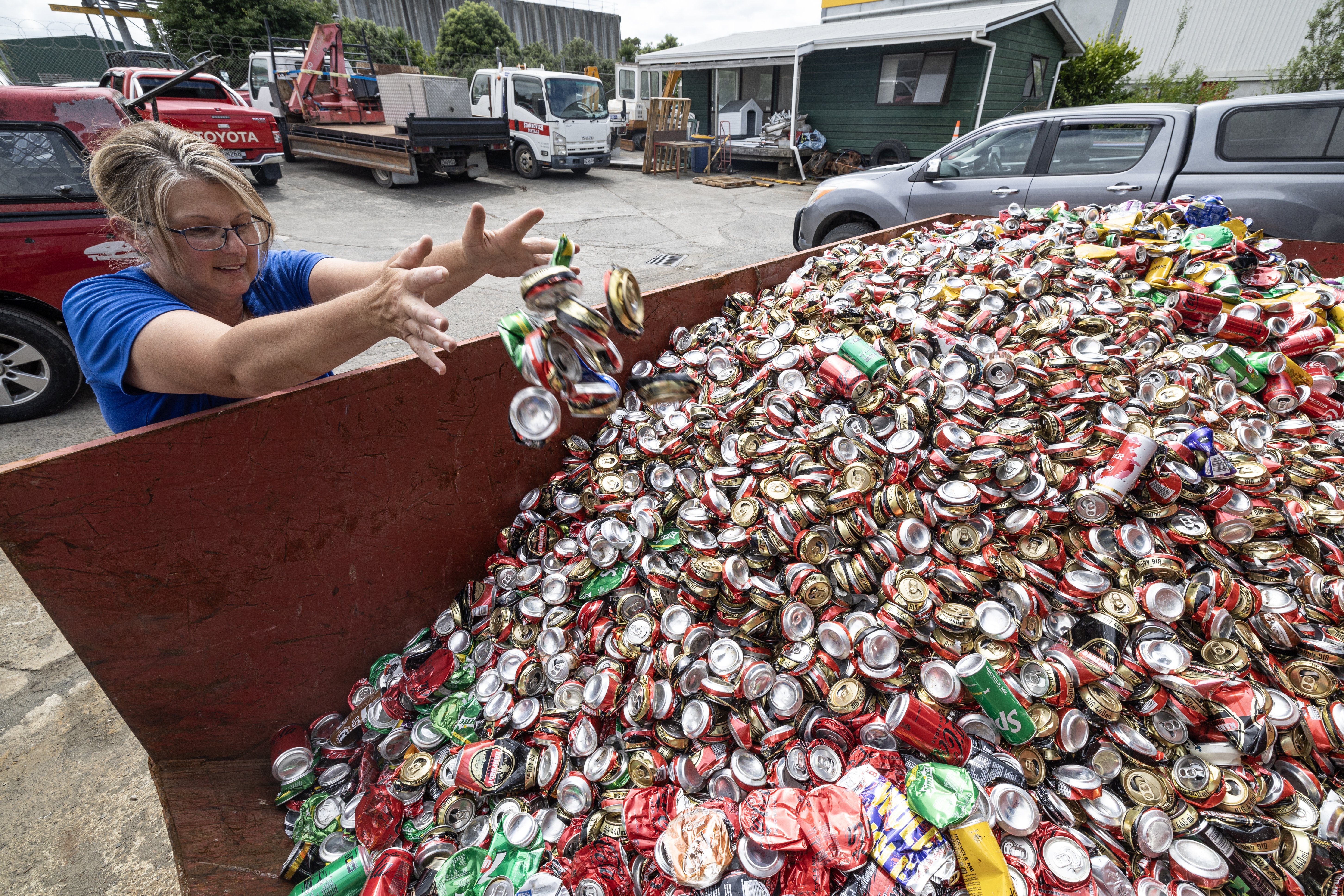 Simon Clark’s sister, Lisa Clark, collects aluminium cans to raise money for his blood cancer medicine. Photo / Jason Oxenham
