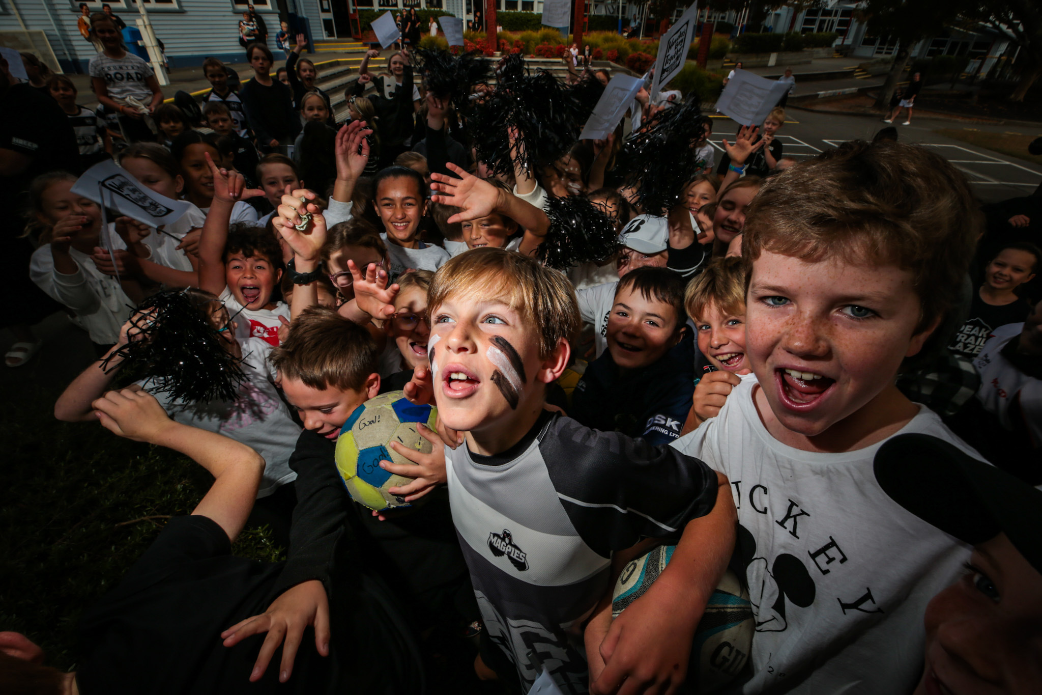 Students at Havelock North Primary School wear Hawke's Bay colours on black and white day. Photo / Paul Taylor