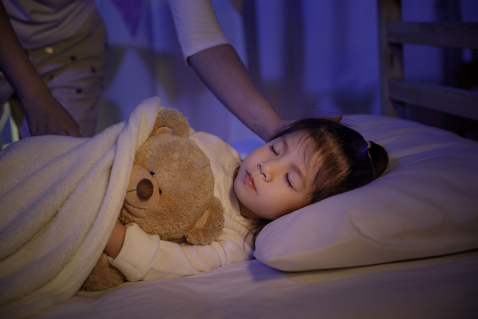 Around half of Kiwi kids may be sleeping in rooms that are too cold, suggests a world-first study that adds extra weight to proposed Building Code changes. Photo / 123RF