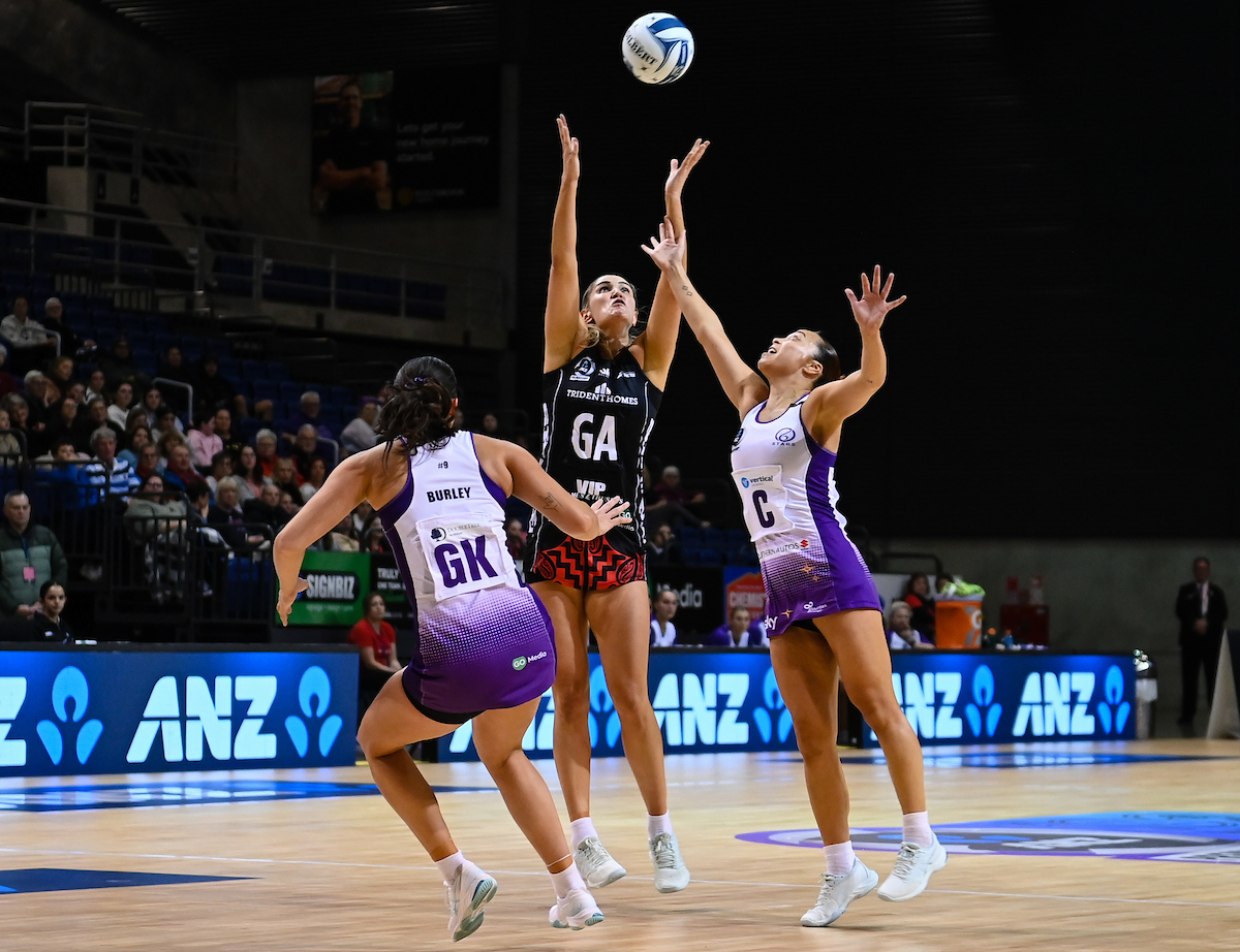 Te Paea Selby-Rickit of the Tactix receives a pass during an ANZ Premiership clash with the Stars. Photo / Photosport