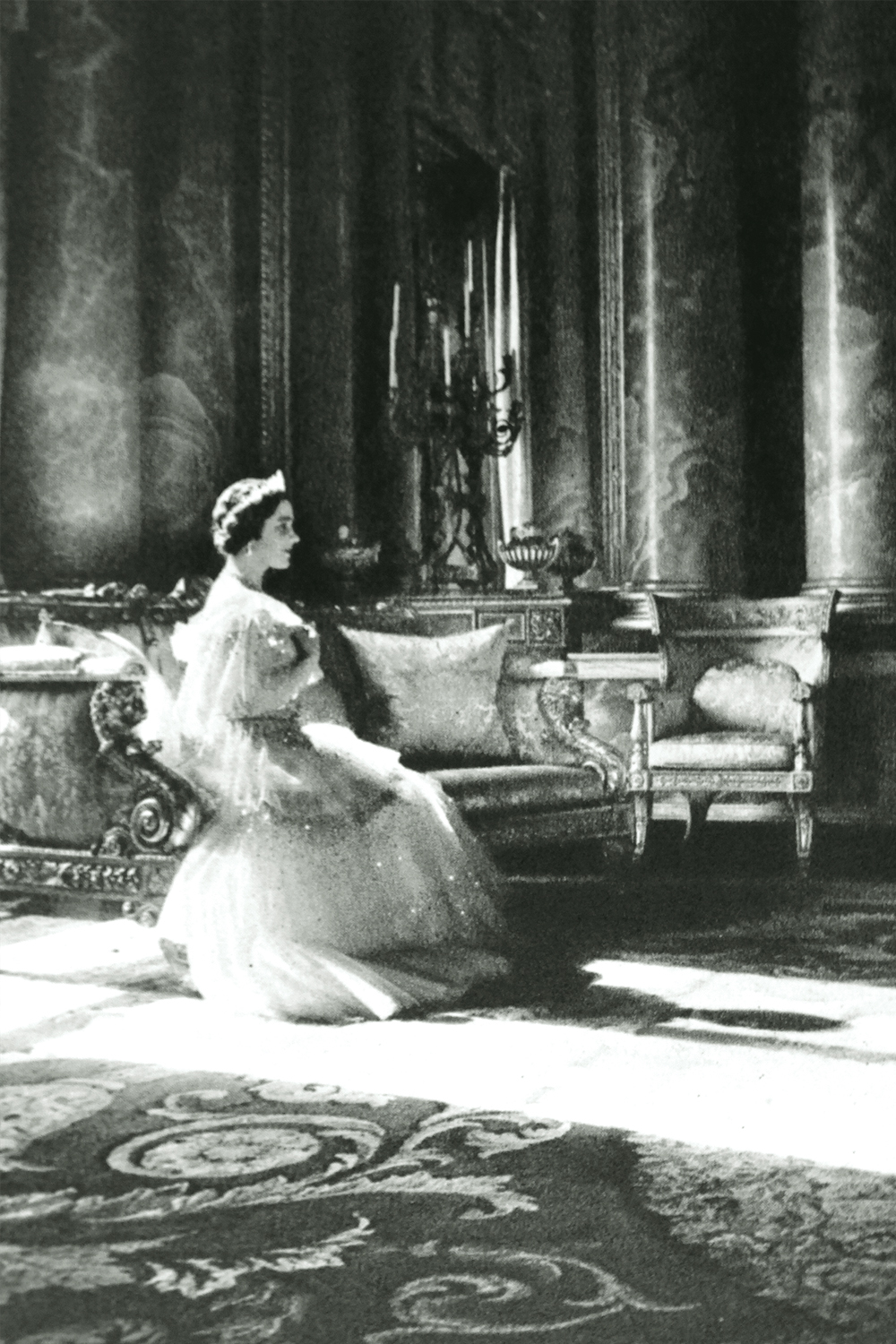 Cecil Beaton's 1939 portrait of Queen Elizabeth, which hangs in the National Portrait Gallery in London. Photo / Getty Images.