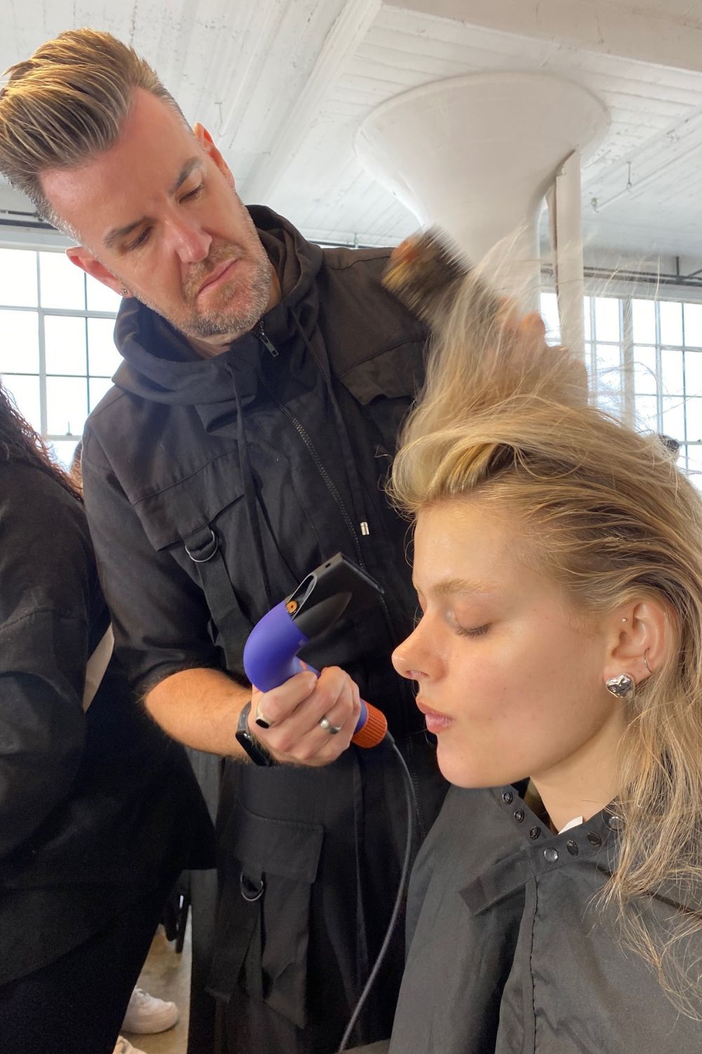Michael gets to work using Dyson's newest innovation to achieve the ultimate root lift without the need for extreme heat. 