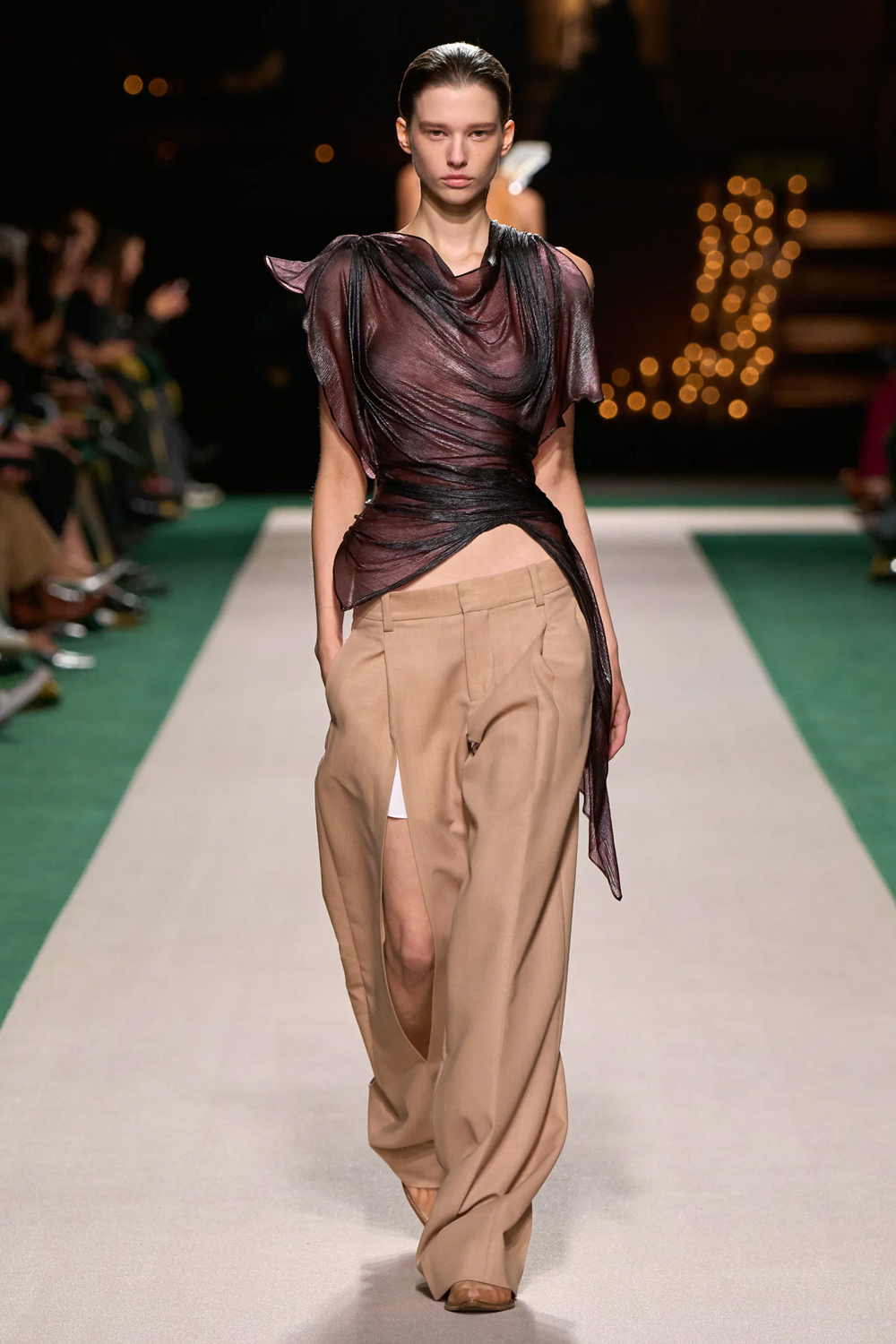 Trousers were slashed with cutaways.