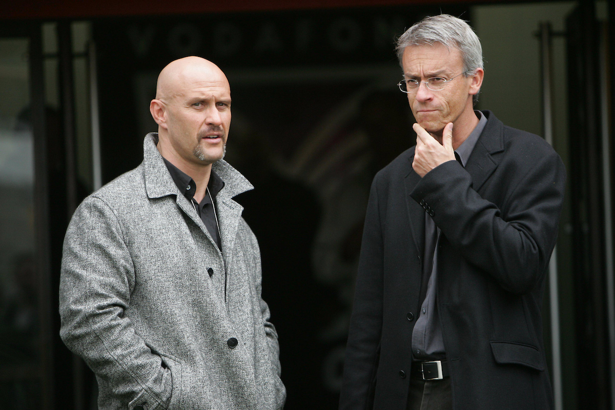 Warriors CEO Mick Watson (left) talks with NRL CEO David Gallop during halftime of a 2004 NRL game. Photo / Photosport