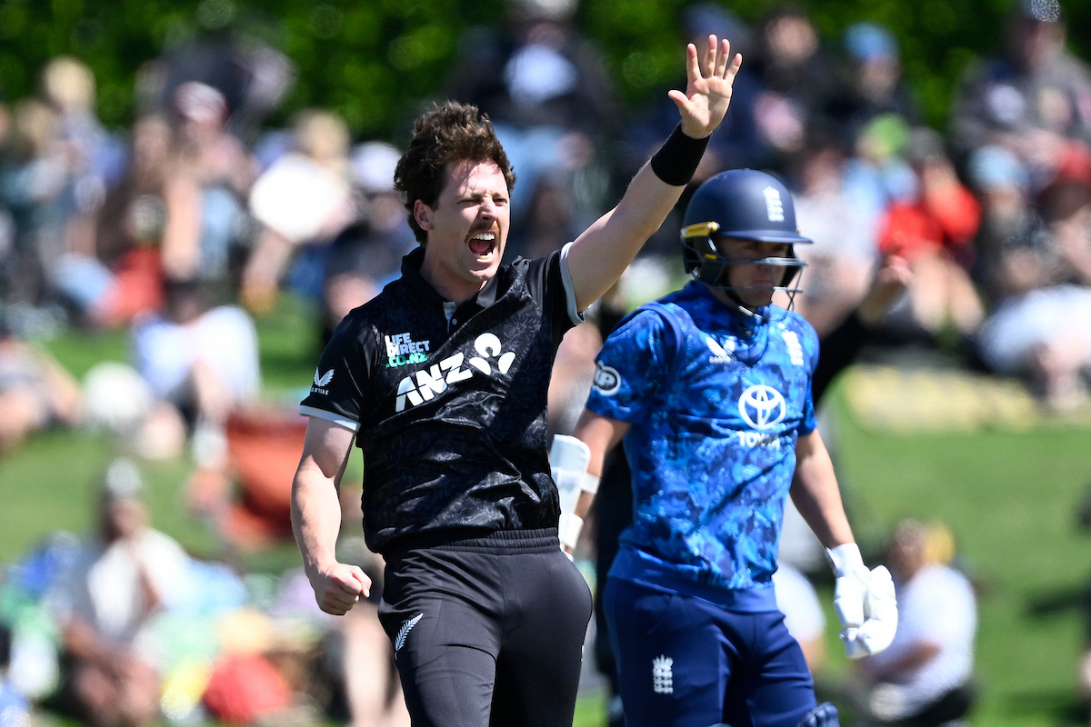 Matt Henry appeals for an LBW against England. Photo / Photosport