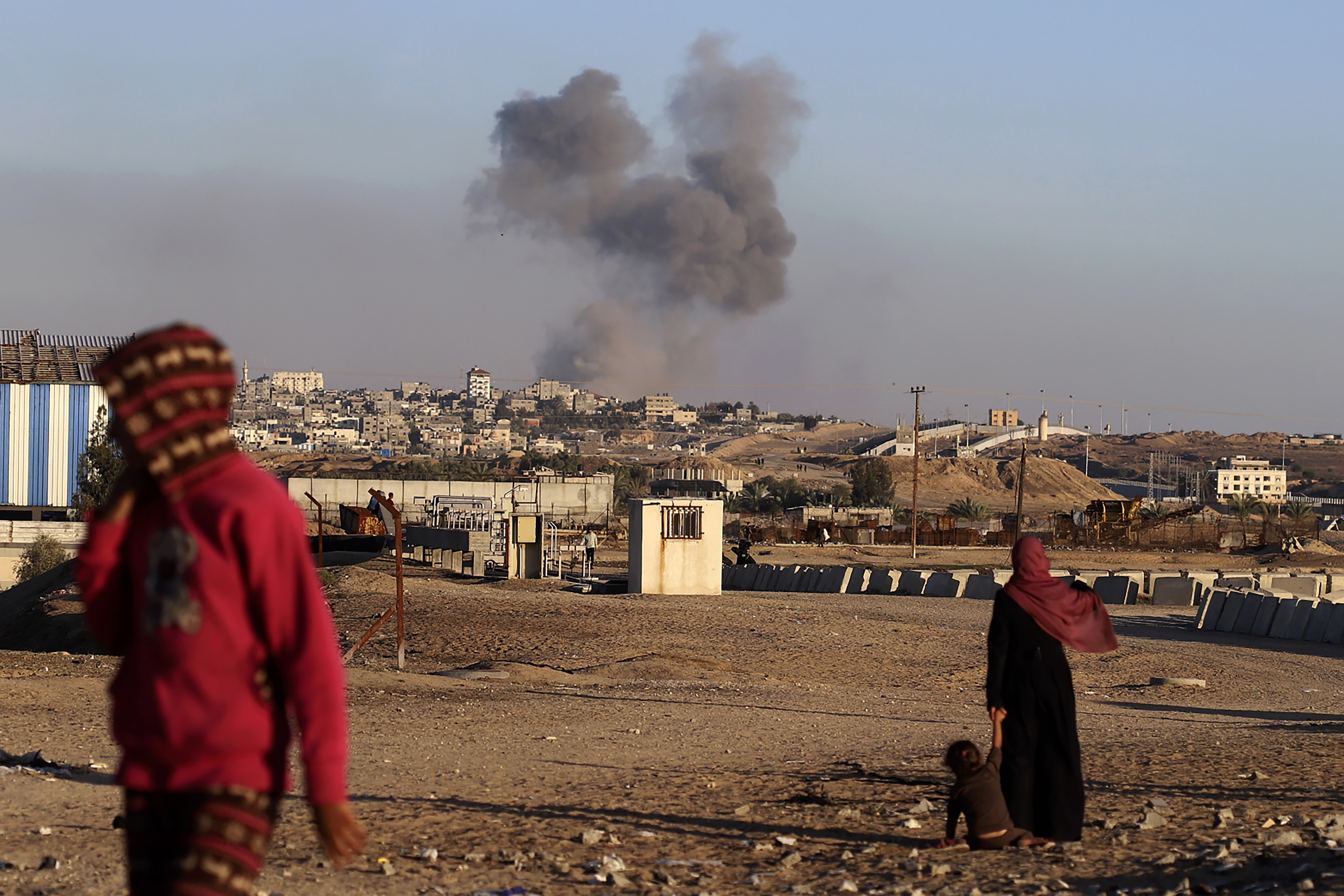 Smoke rises following an Israeli airstrike on buildings near the separating wall between Egypt and Rafah, southern Gaza Strip, May 7, 2024. Photo / AP
