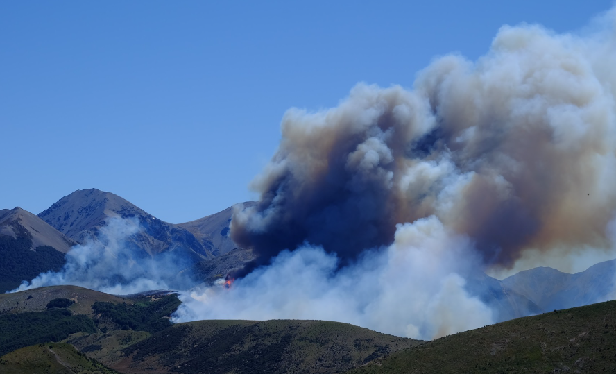 The wildfire near Canterbury's Castle Hill has spread to 980ha. Photo / Fire and Emergency New Zealand