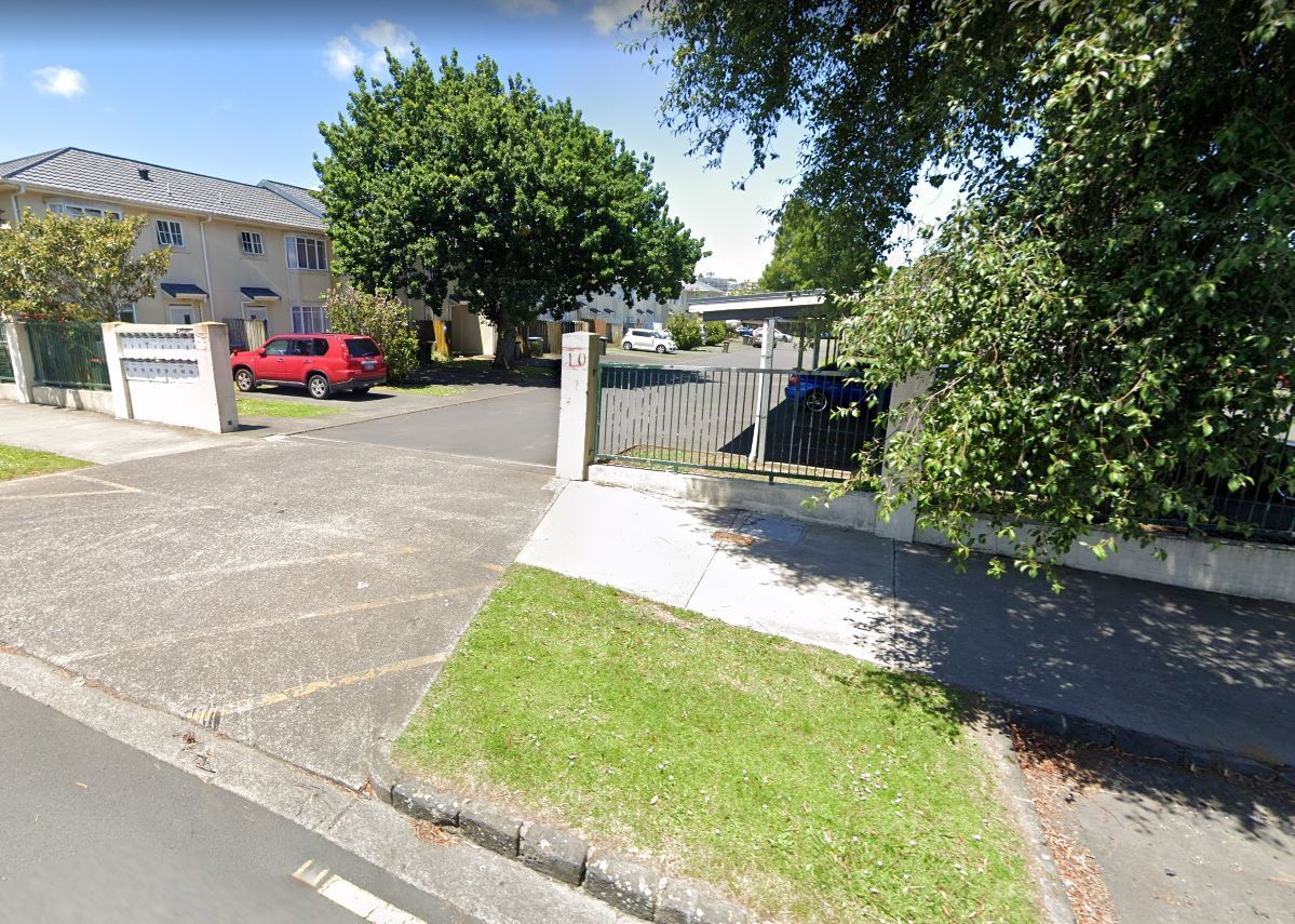 Kāinga Ora housing at 10 Racecourse Pde, Avondale will be demolished. Photo / Google Maps