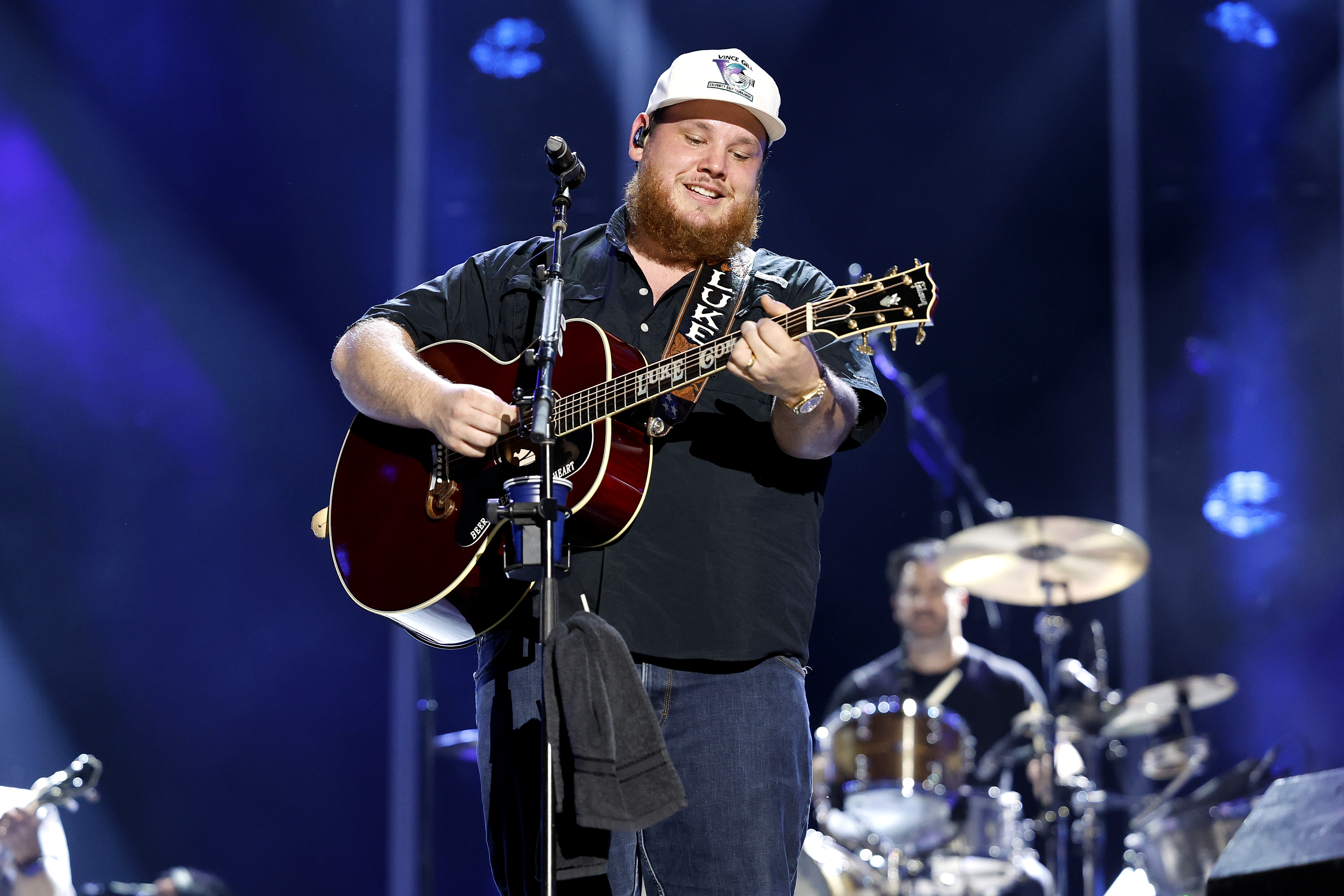 Luke Combs has made peace with one of his loyal fans not long after unintentionally causng the legal trouble. Photo / Getty Images