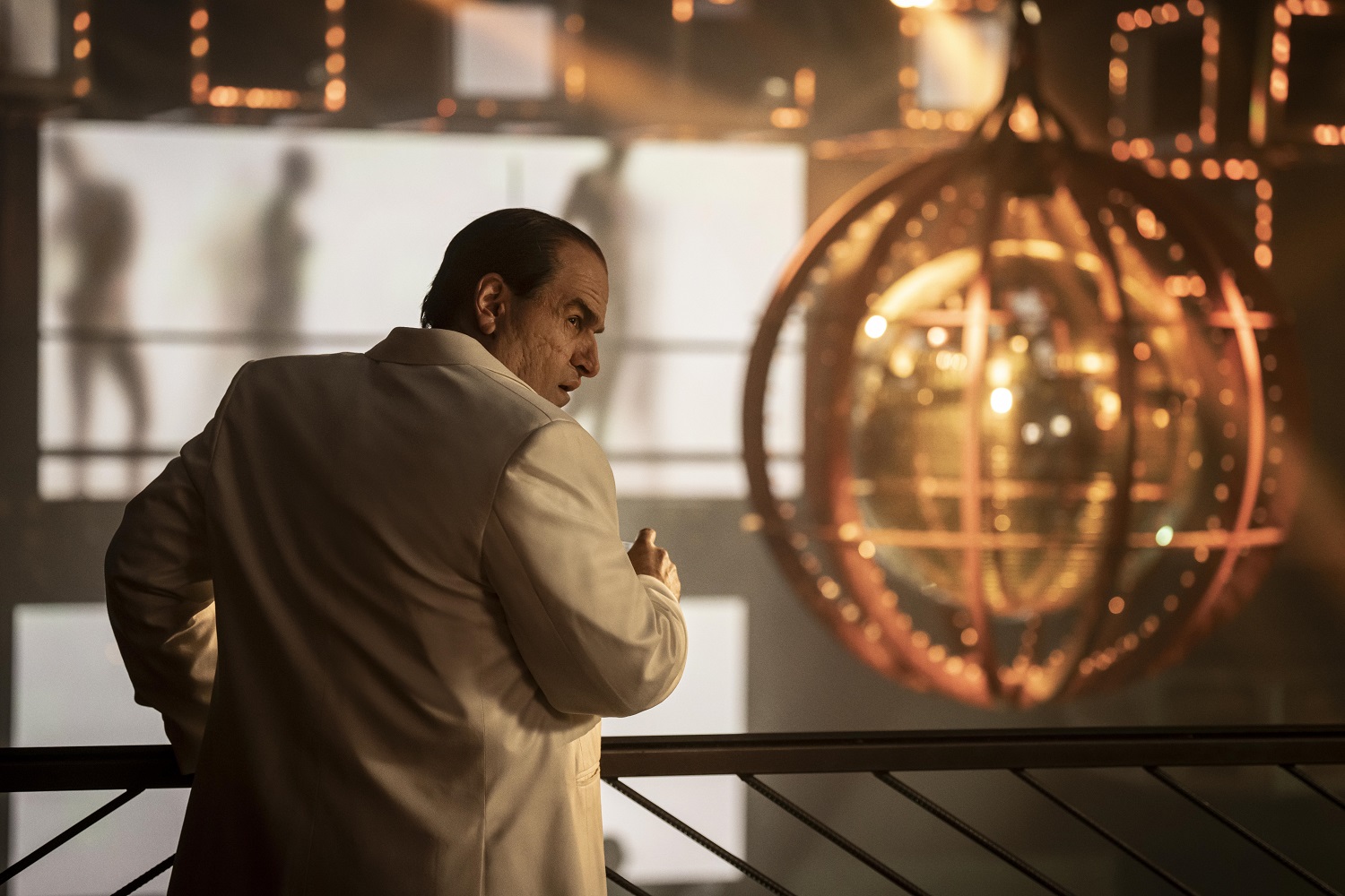 The Penguin focuses on the ambitious Oswald Cobb (played by an unrecognisable Colin Farrell) and his transformation from mob middleman to crime lord.