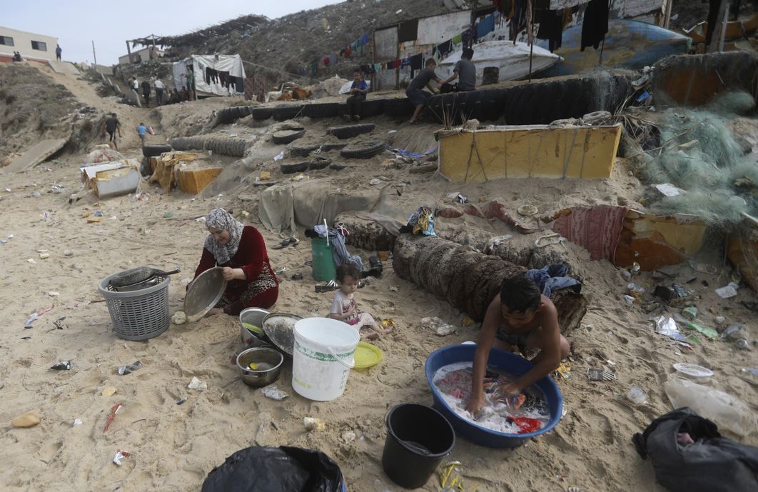 Palestinians resort to the sea water to bathe and clean their tools and clothes due the continuing water shortage in the Gaza Strip. Photo / AP
