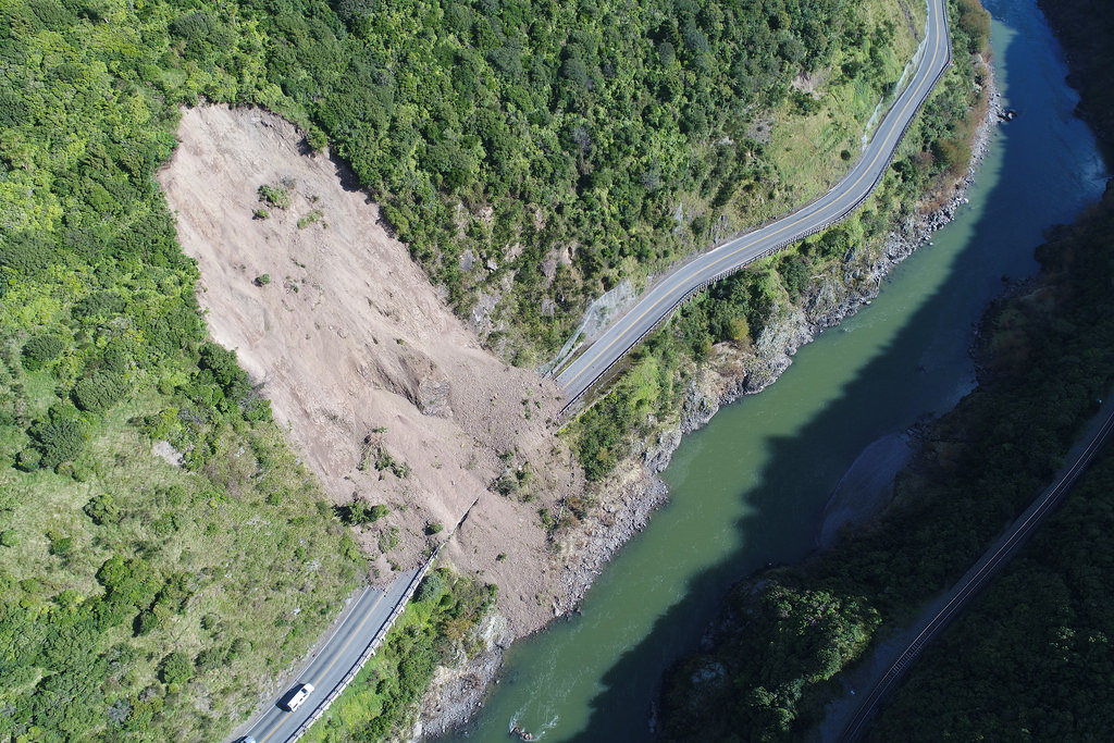 The initial slip on April 24 which first closed the state highway through the Manawatu Gorge.
