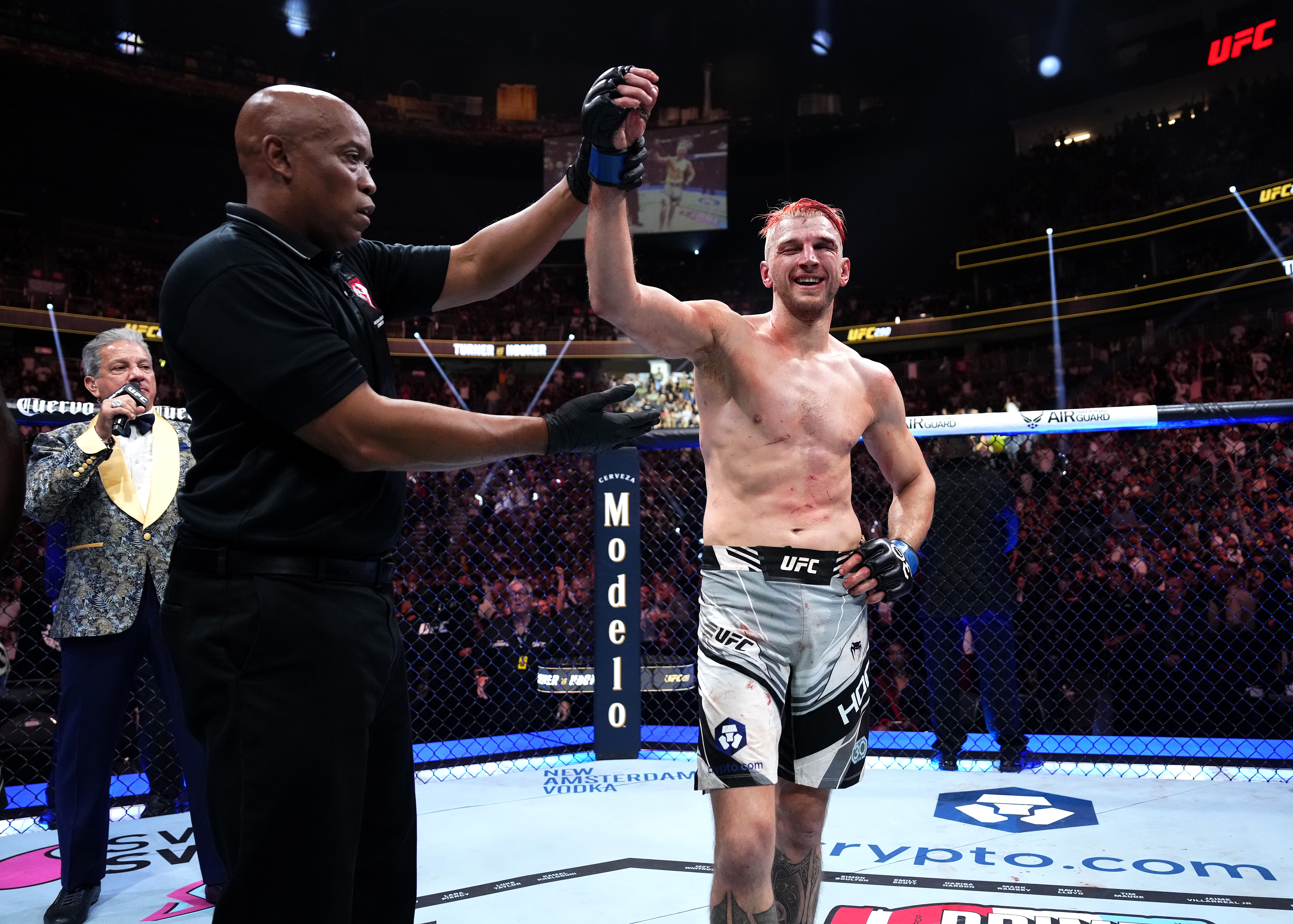 Kiwi fighter Dan Hooker fought through two broken bones to beat Jalin Turner at UFC 290. Photo / Getty Images