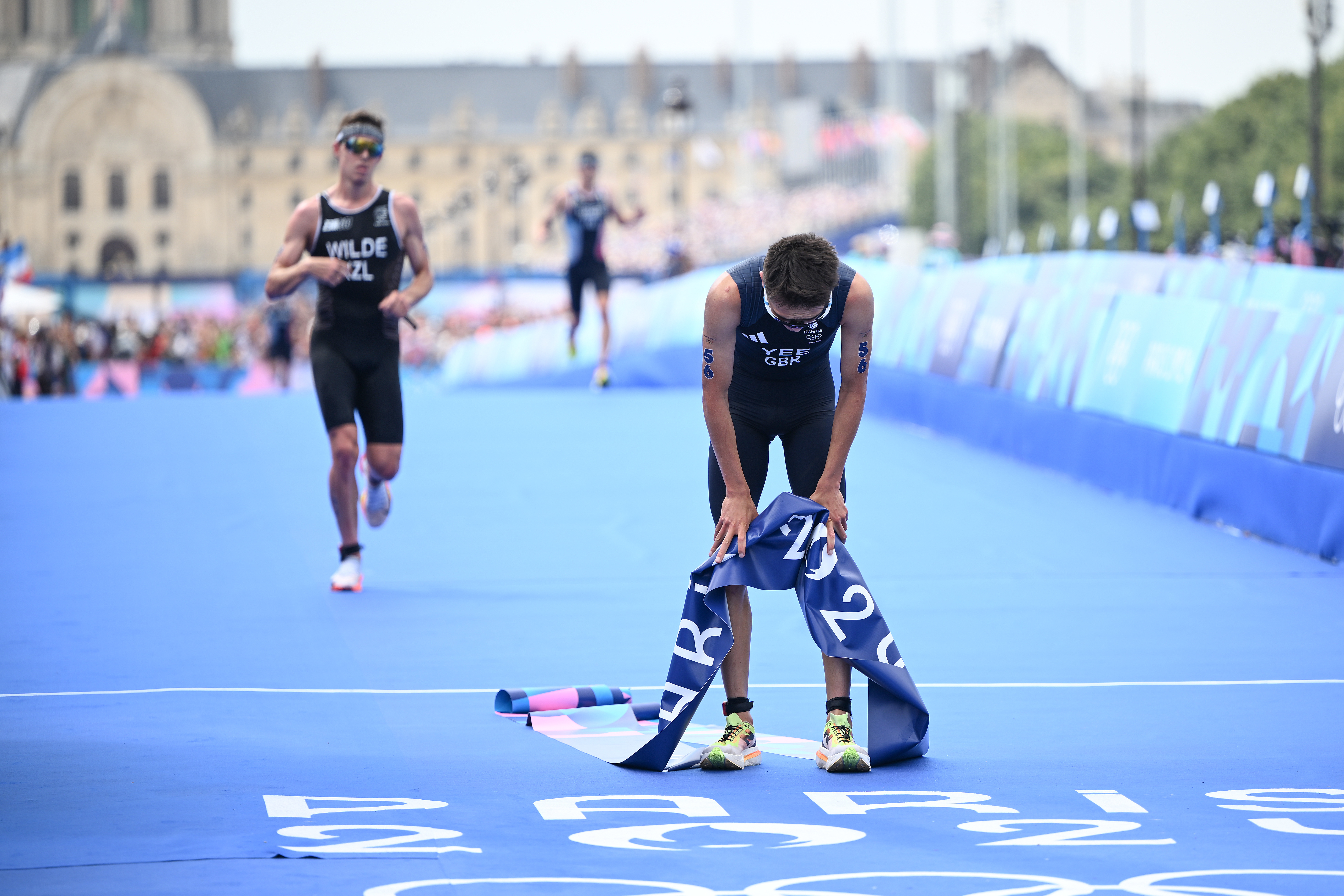 Alex Yee wins the men's triathlon on Pont Alexandre III. Photo / Photosport