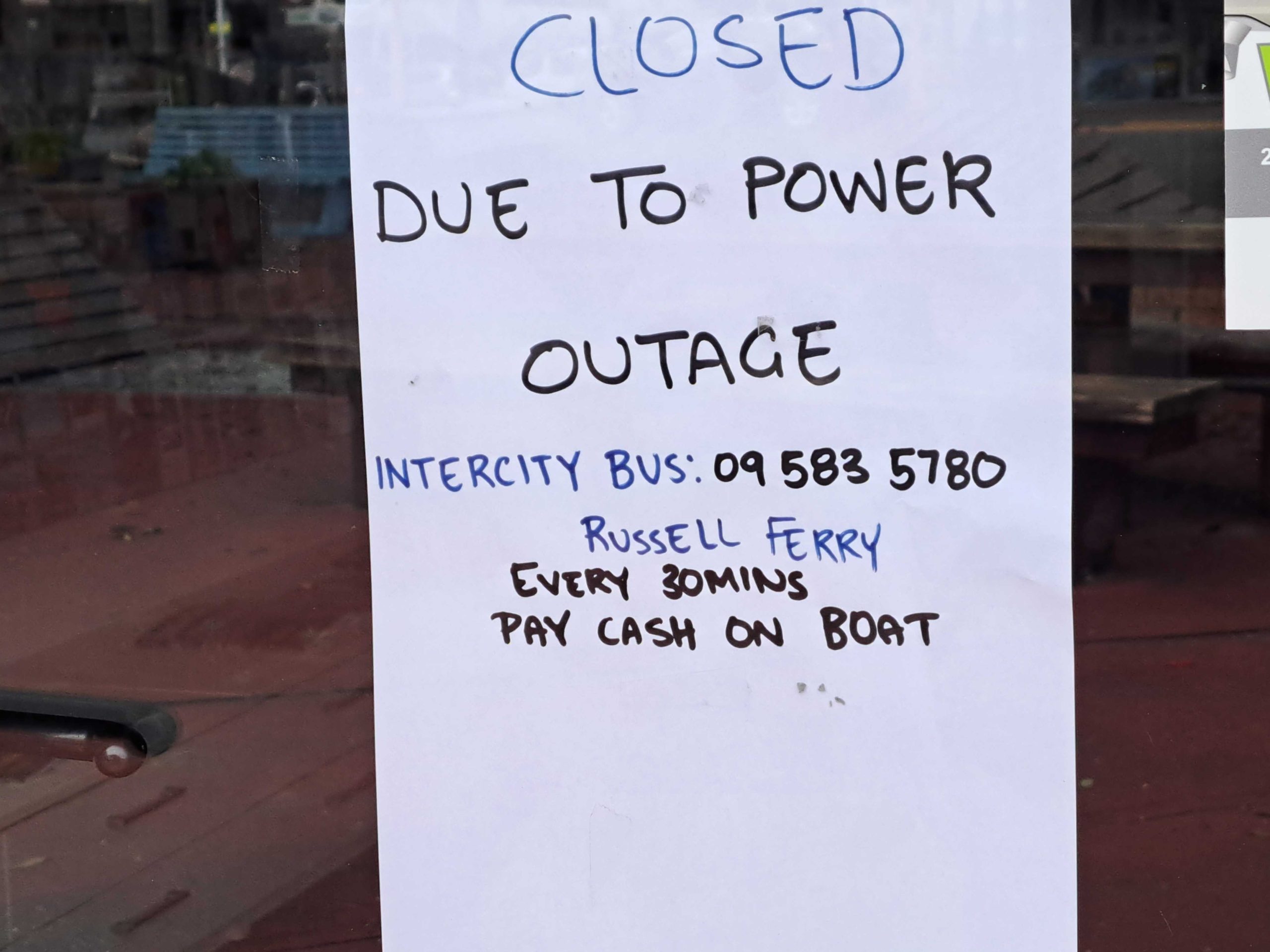 Paihia shops were mostly closed, including the isite information centre. Photo / Jenny Ling