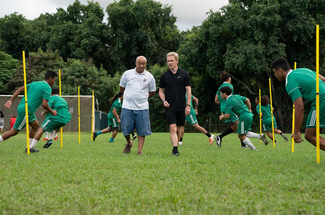 Oscar Kightley and Michael Fassbender in Next Goal Wins.